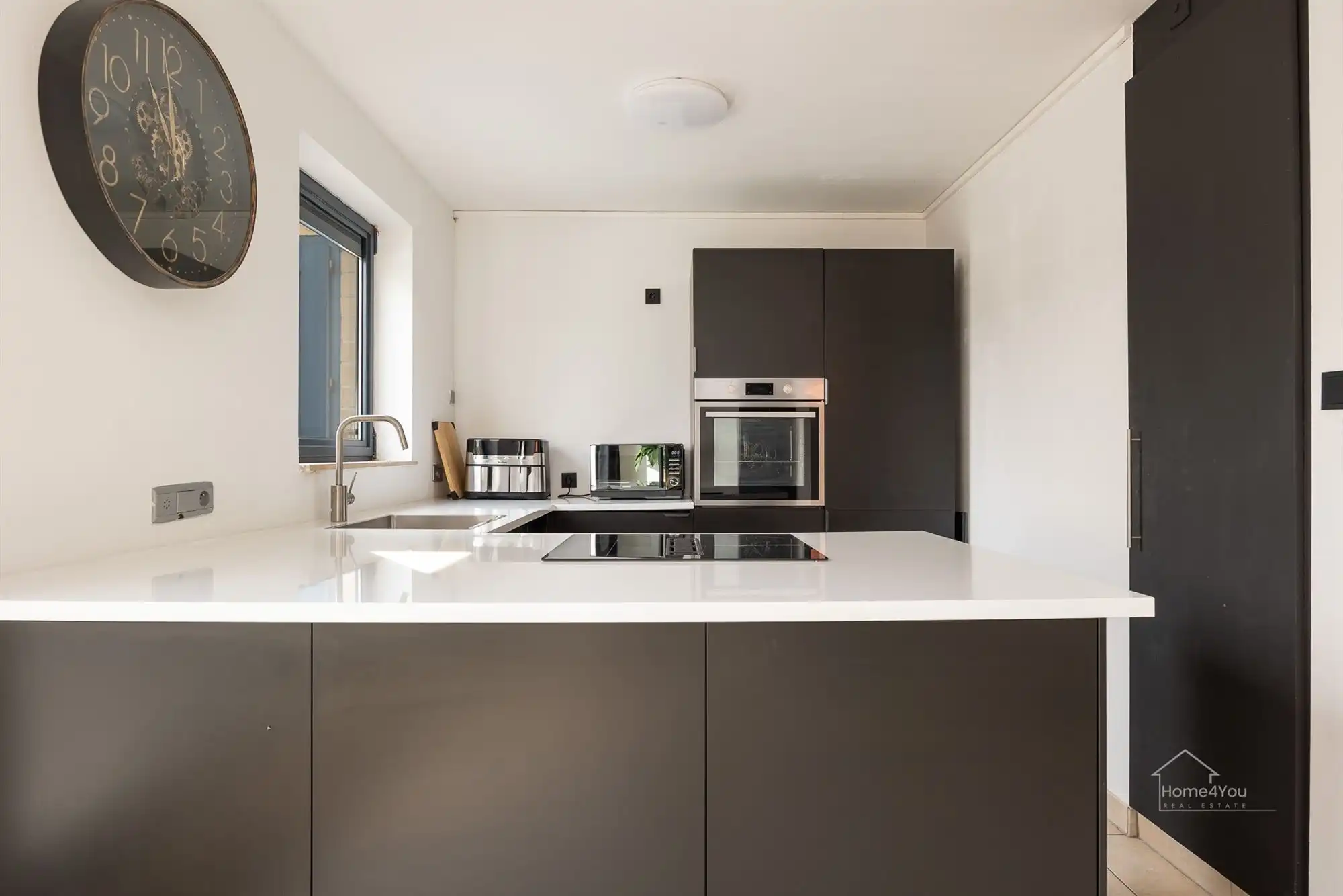 Gerenoveerd duplexappartement met privé-ingang en terras foto 6