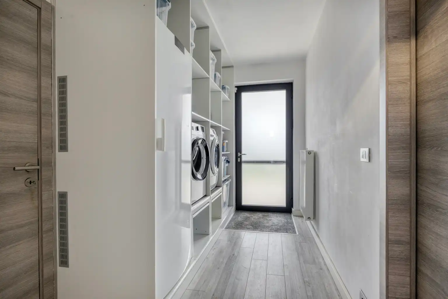 INSTAPKLARE WONING MET PRAKTIJKRUIMTE/BUREEL EN ZWEMBAD foto 9