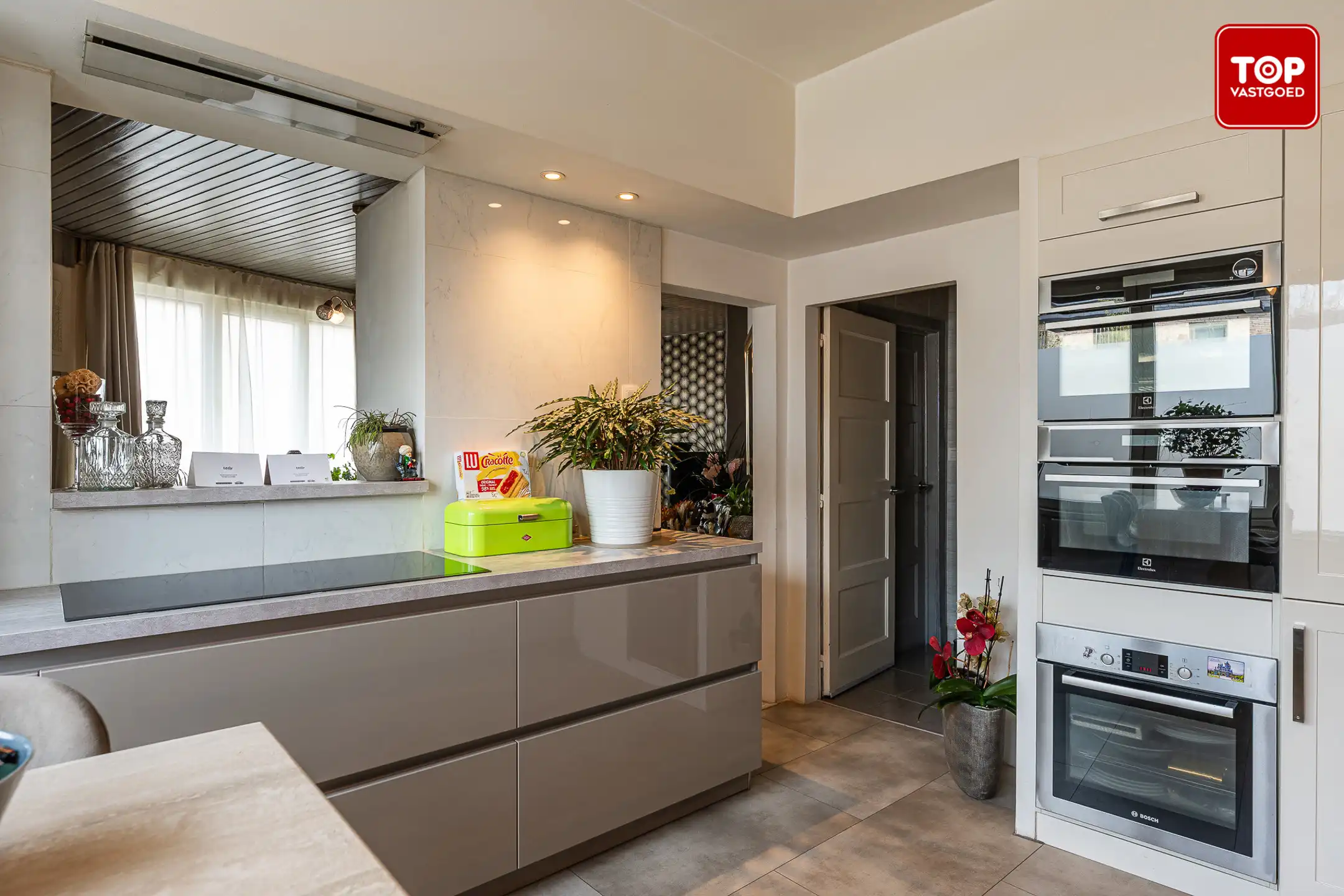 Statige, lichtrijke woning met 3 slaapkamers en stadskoer foto 11