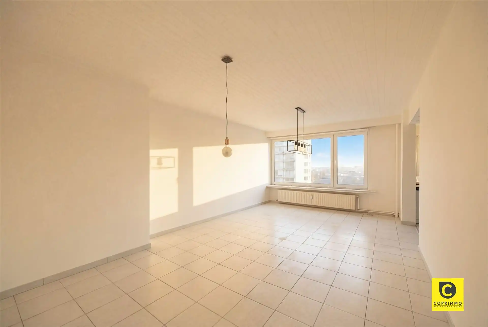 Lichtrijk 2 slaapkamer app + parking foto 2