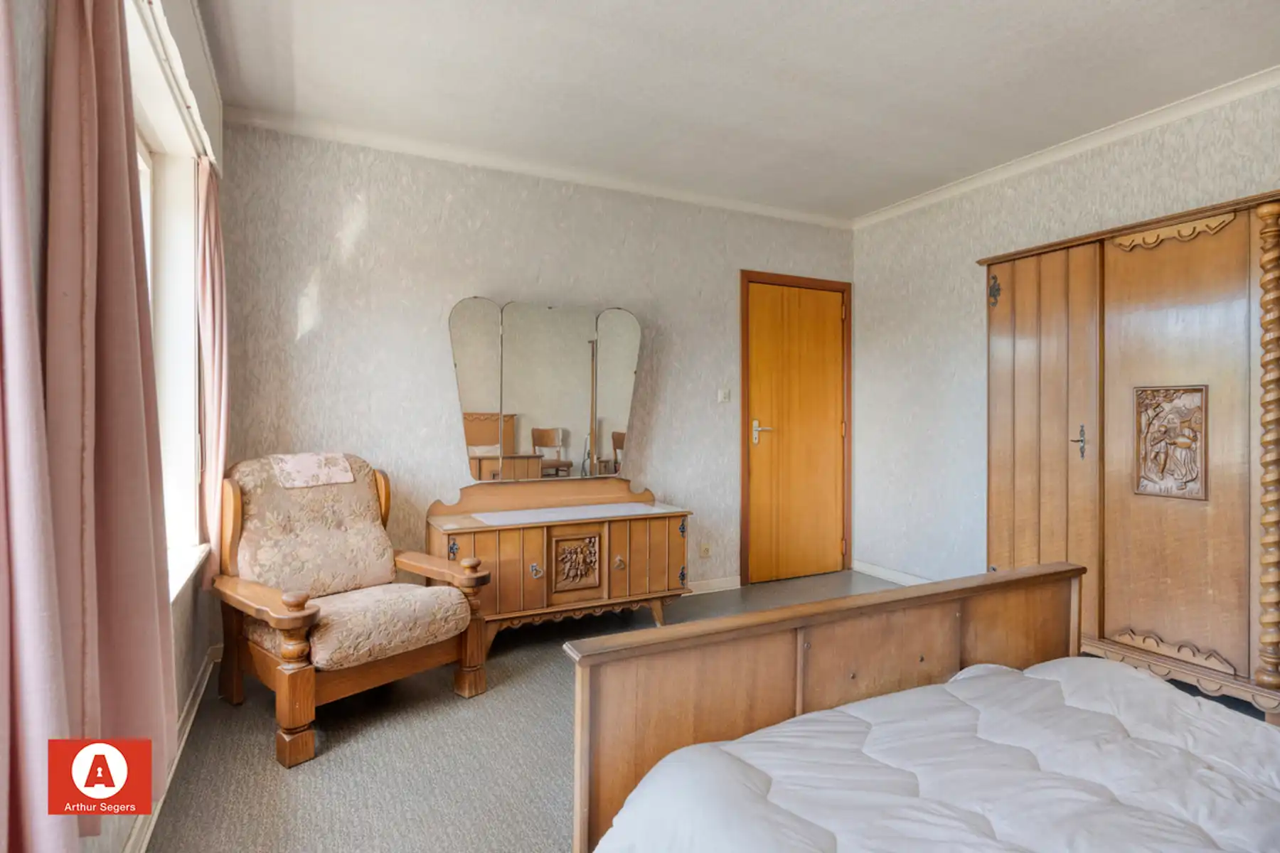 Solide te renoveren burgerwoning mét doorgang in Opstal foto 13