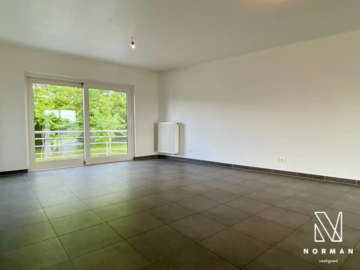 Appartement met 2 slaapkamers en zeer groot terras met garage! foto 3