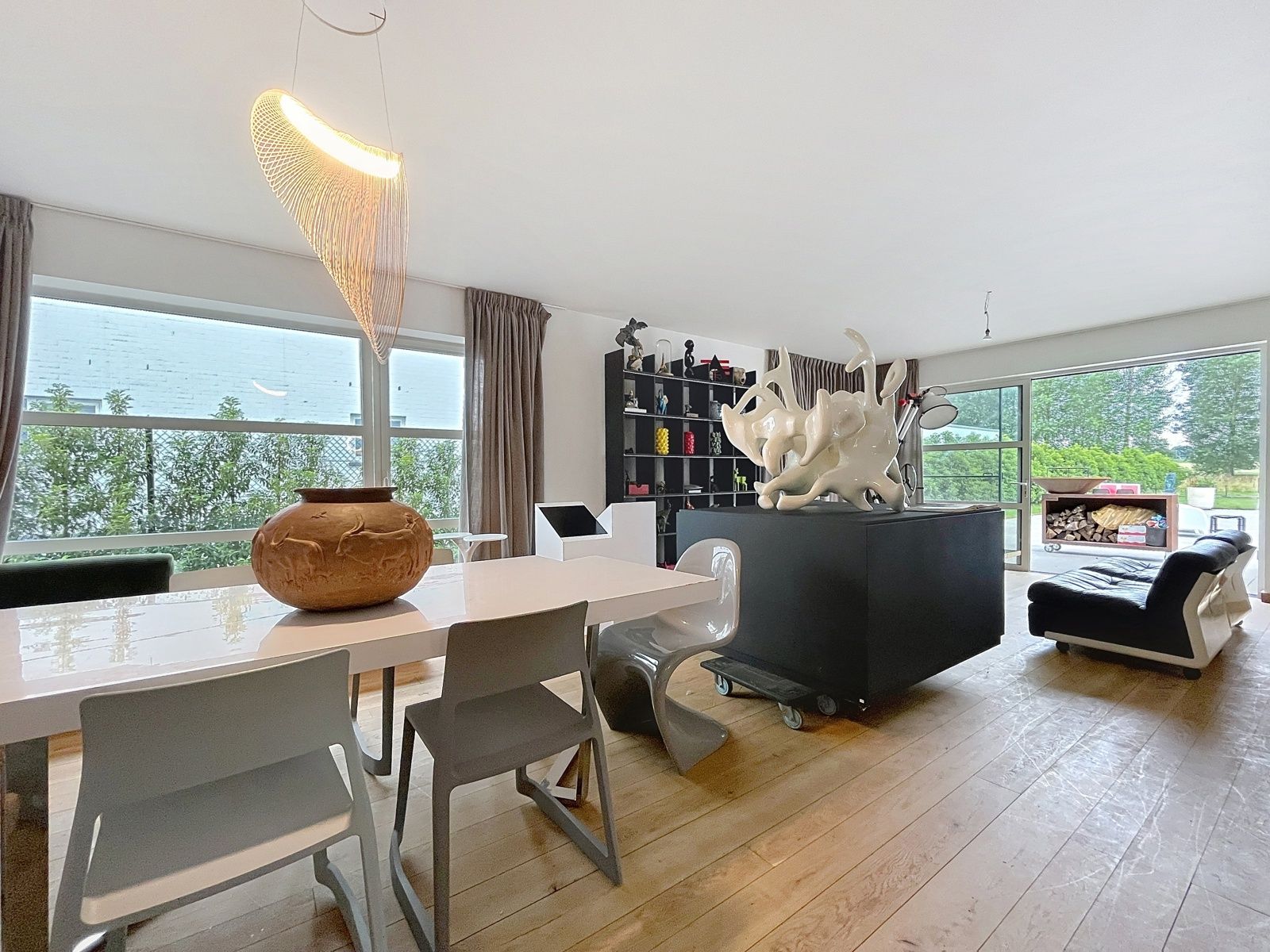 Luxueuze vrijstaande woning in rustige omgeving met zwembad foto 4