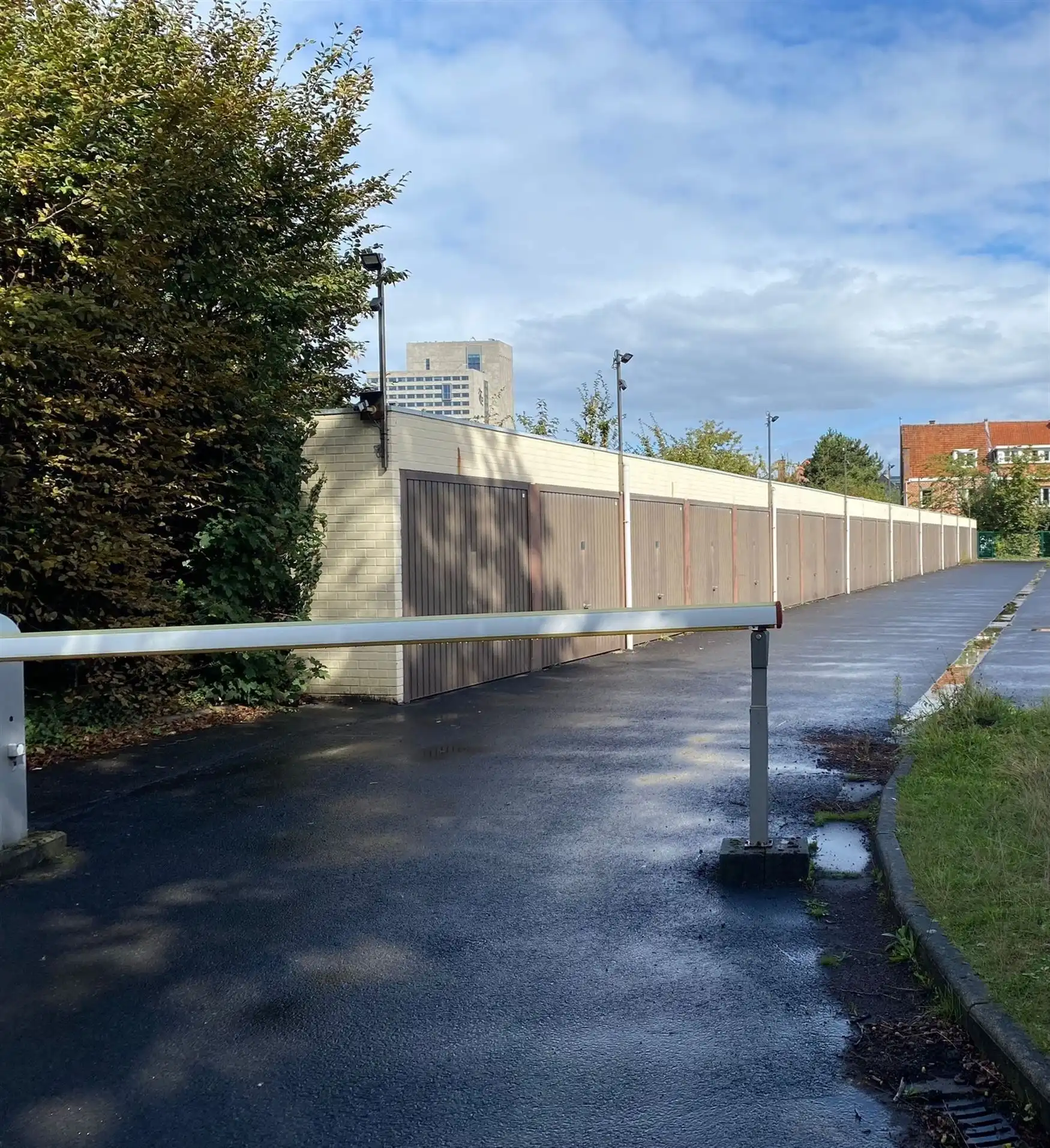 Garage foto {{pictureIndex}}