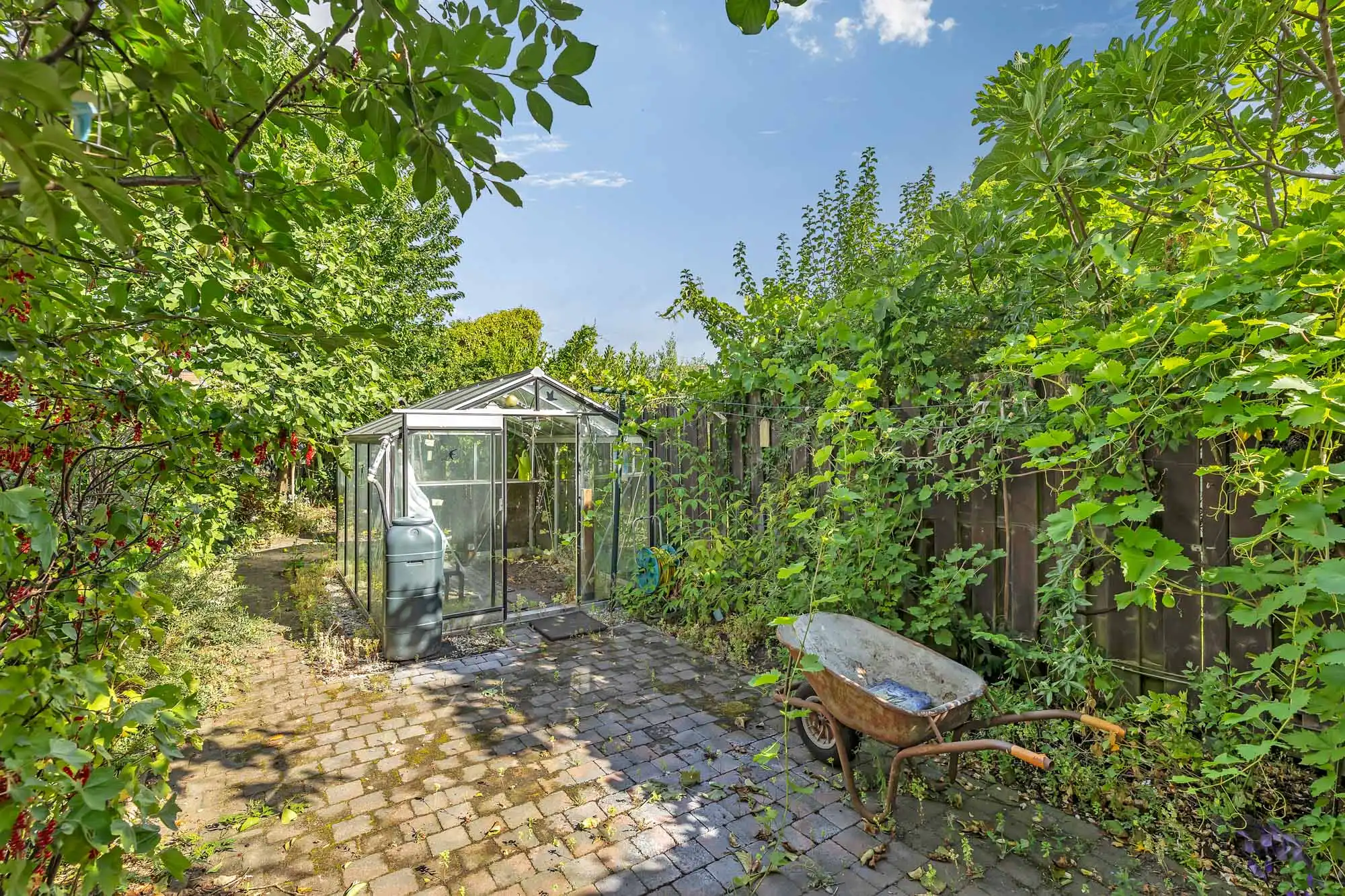 Ruime te renoveren woning nabij centrum Aalst foto 16