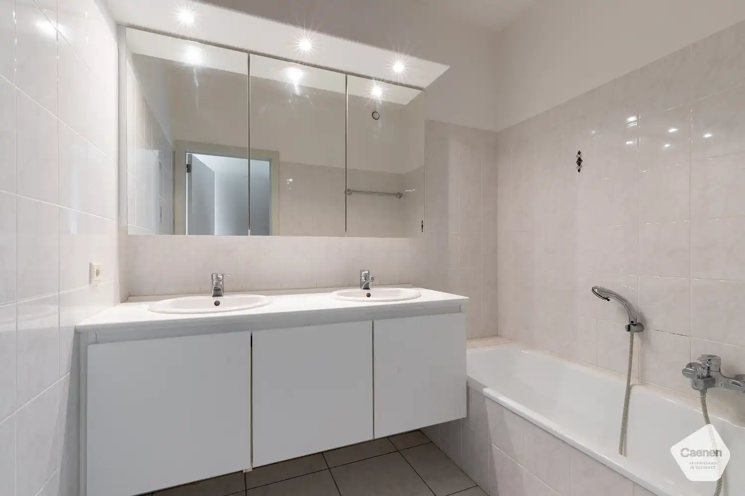 Ruim appartement met 2 slaapkamers op topligging te Groenendijk foto 10