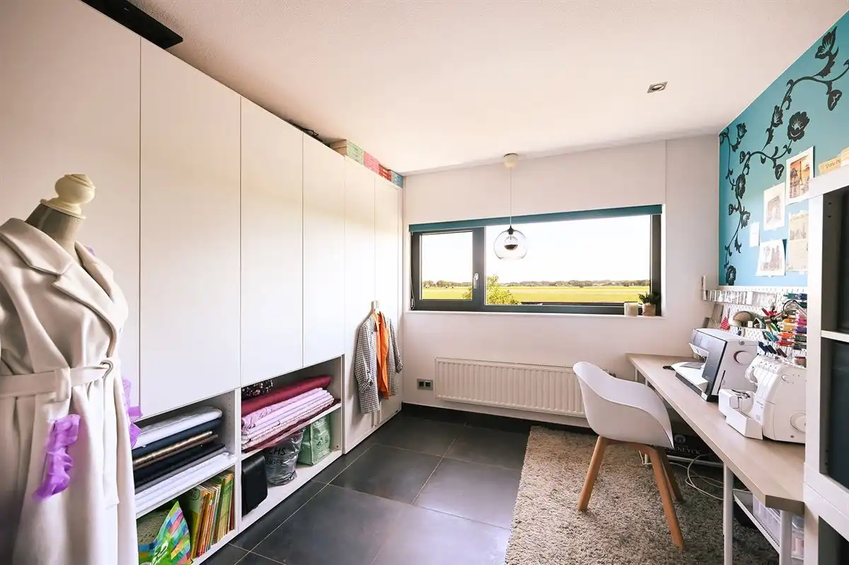 Moderne gezinswoning met zwembad, home office en prachtig uitzicht foto 20