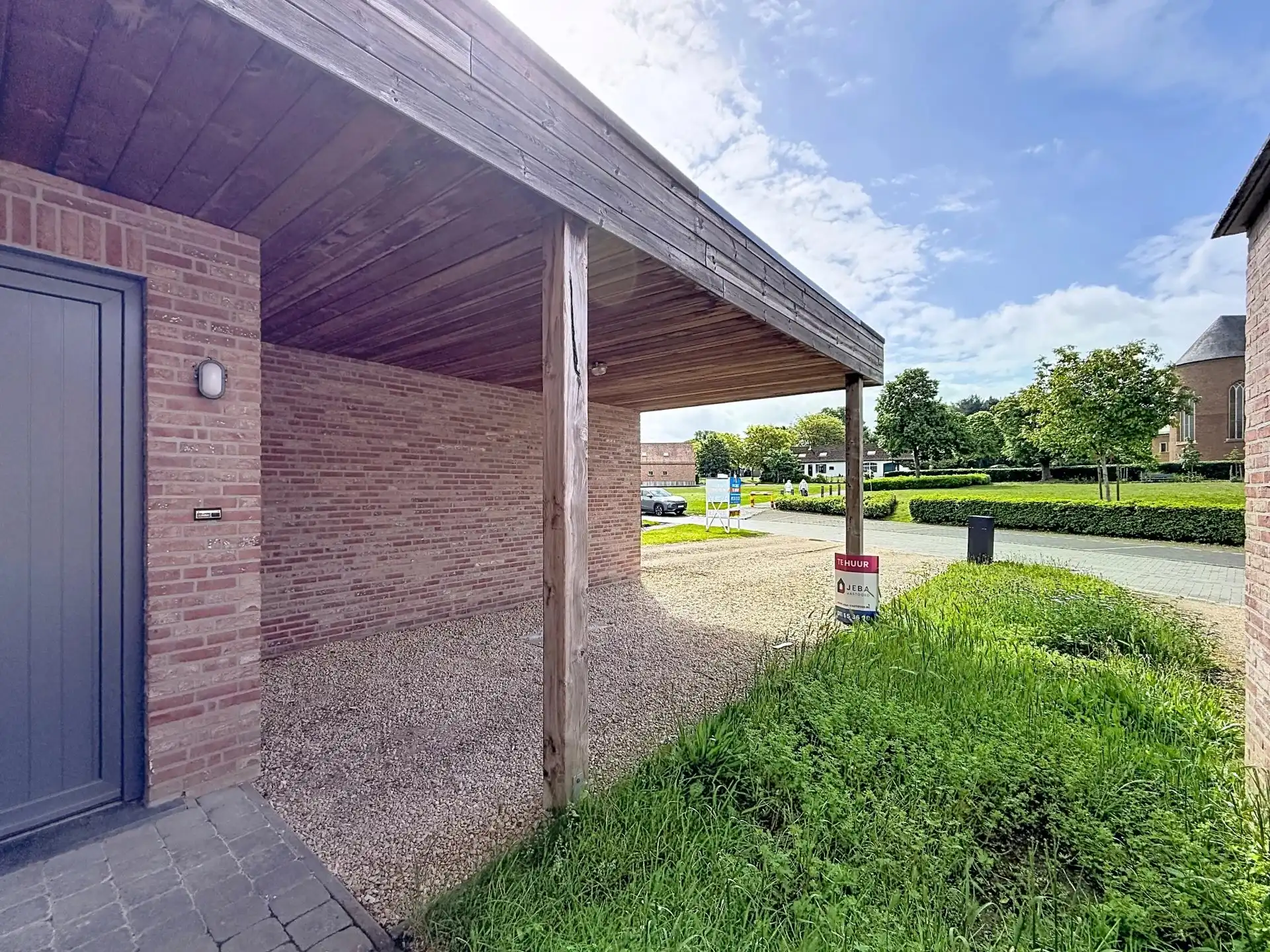 Gezellige woning met 2 grote slaapkamers, tuin en carport foto 26