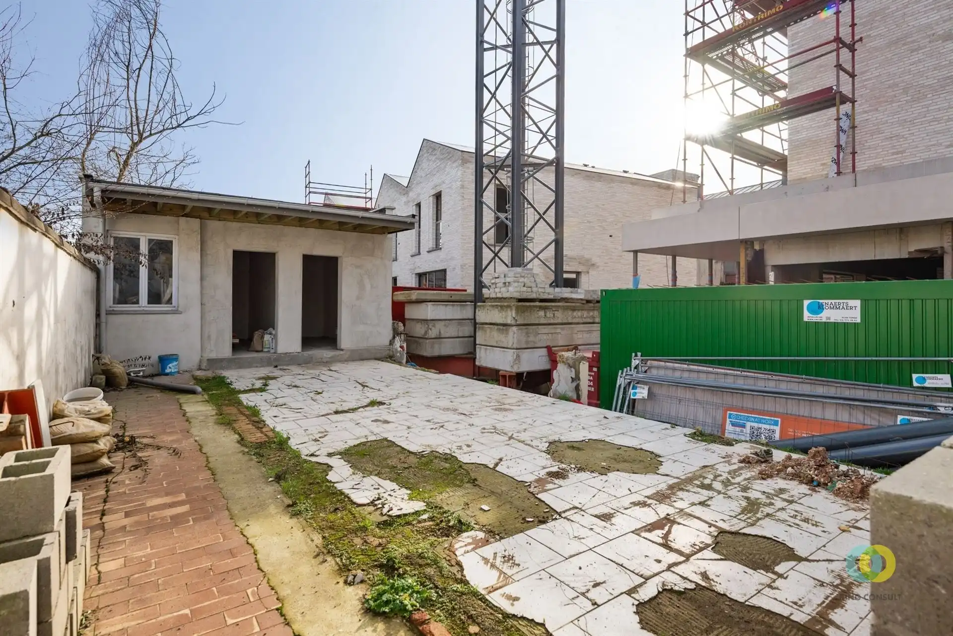 Te renoveren appartementsgebouw foto 15