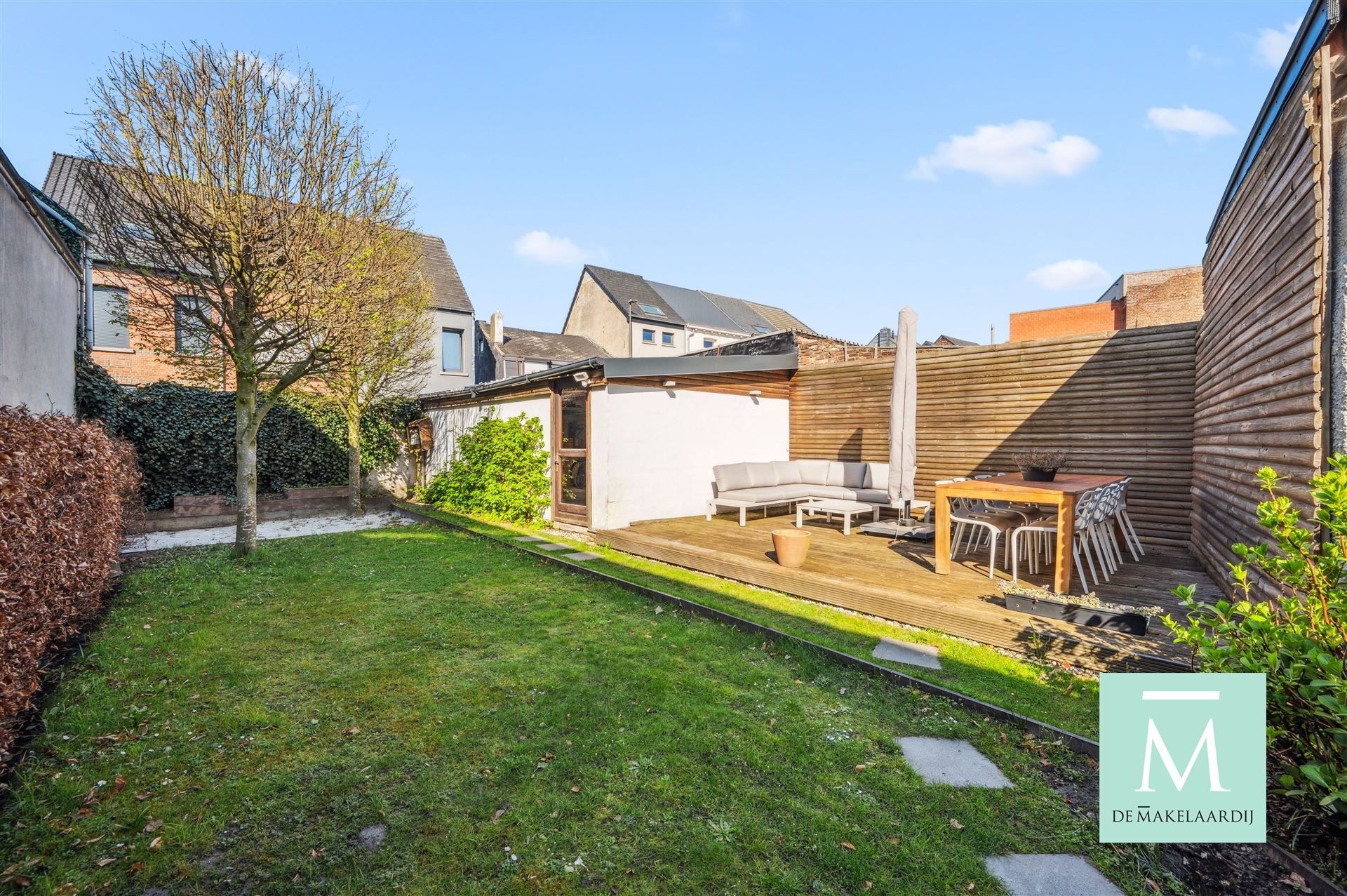 Zeer ruime en charmante woning met fijne tuin en ruime garage foto 28