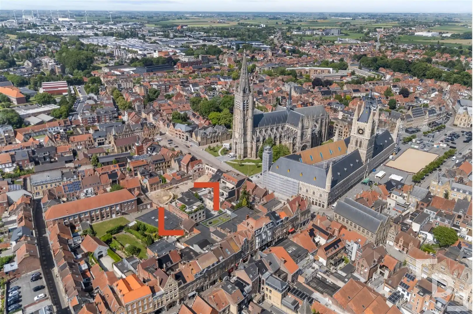 Appartement van 300m² met garage op toplocatie in Ieper foto 7