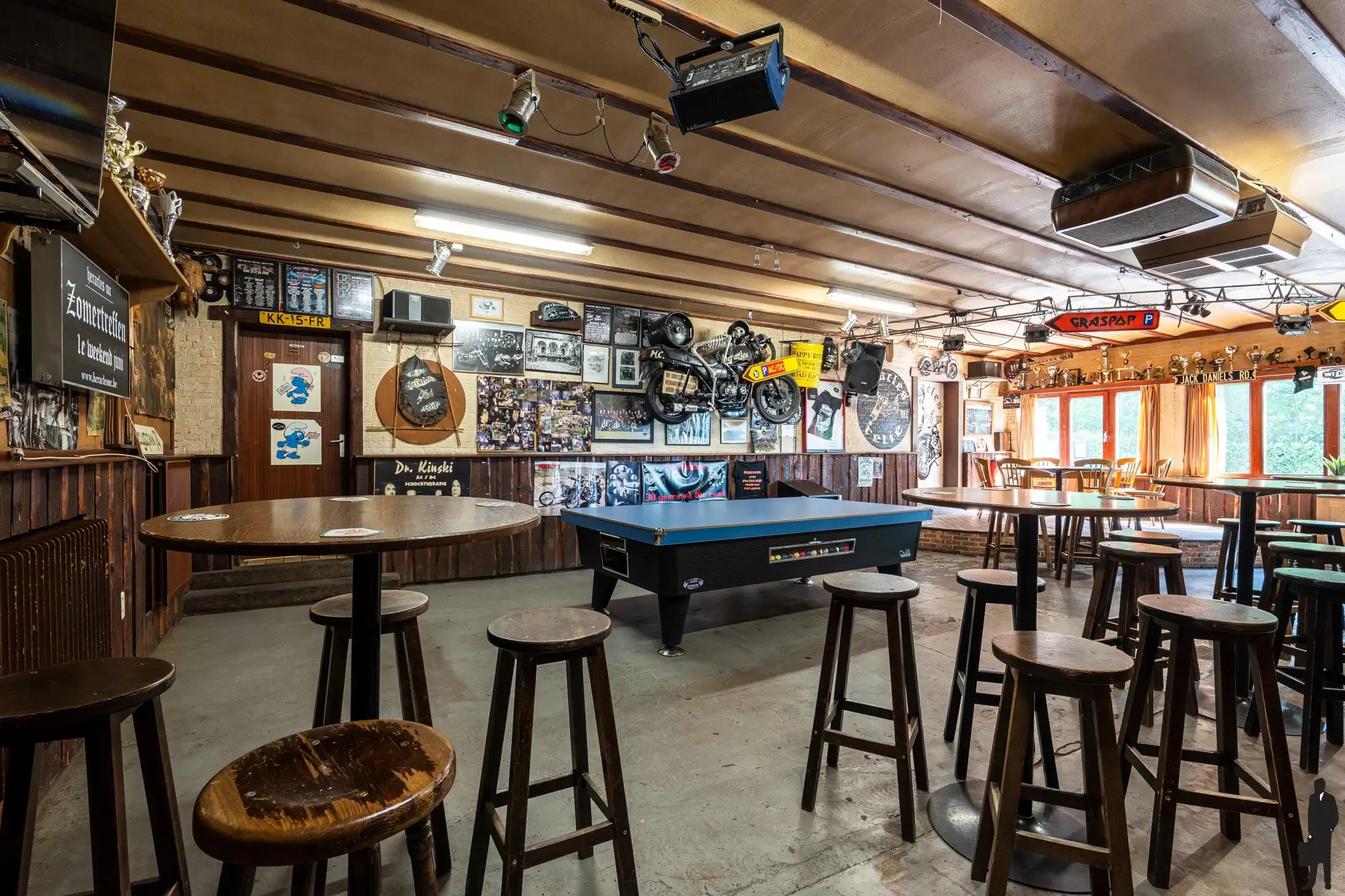 Clubgebouw-chalet 'Heracles' op groen perceel van 3.000m²  foto 5