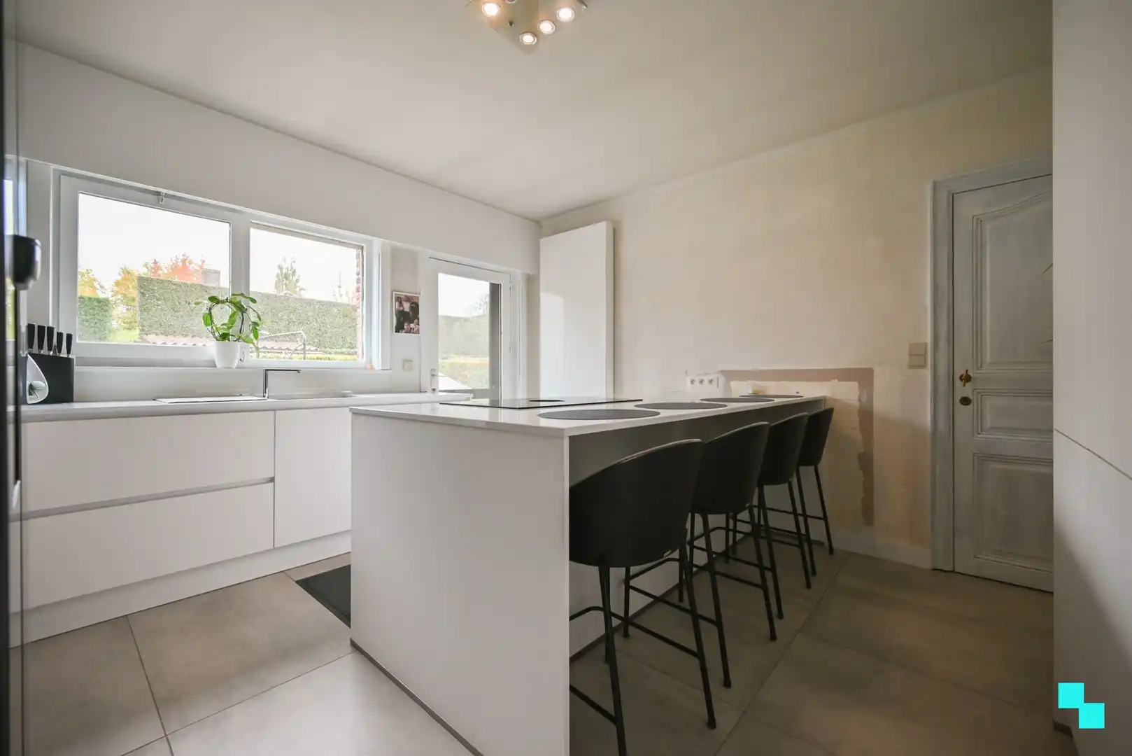 Ruime, instapklare gezinswoning met vier slaapkamers en dubbele garage, vlakbij centrum Izegem foto 13