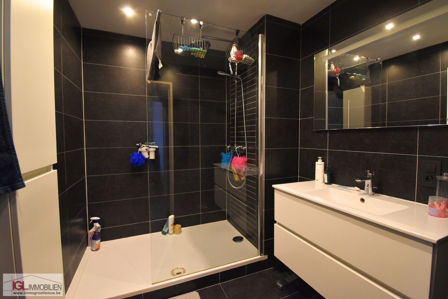 Ruim gelijkvloers appartement met 2 slaapkamers, terras & garagebox foto 12
