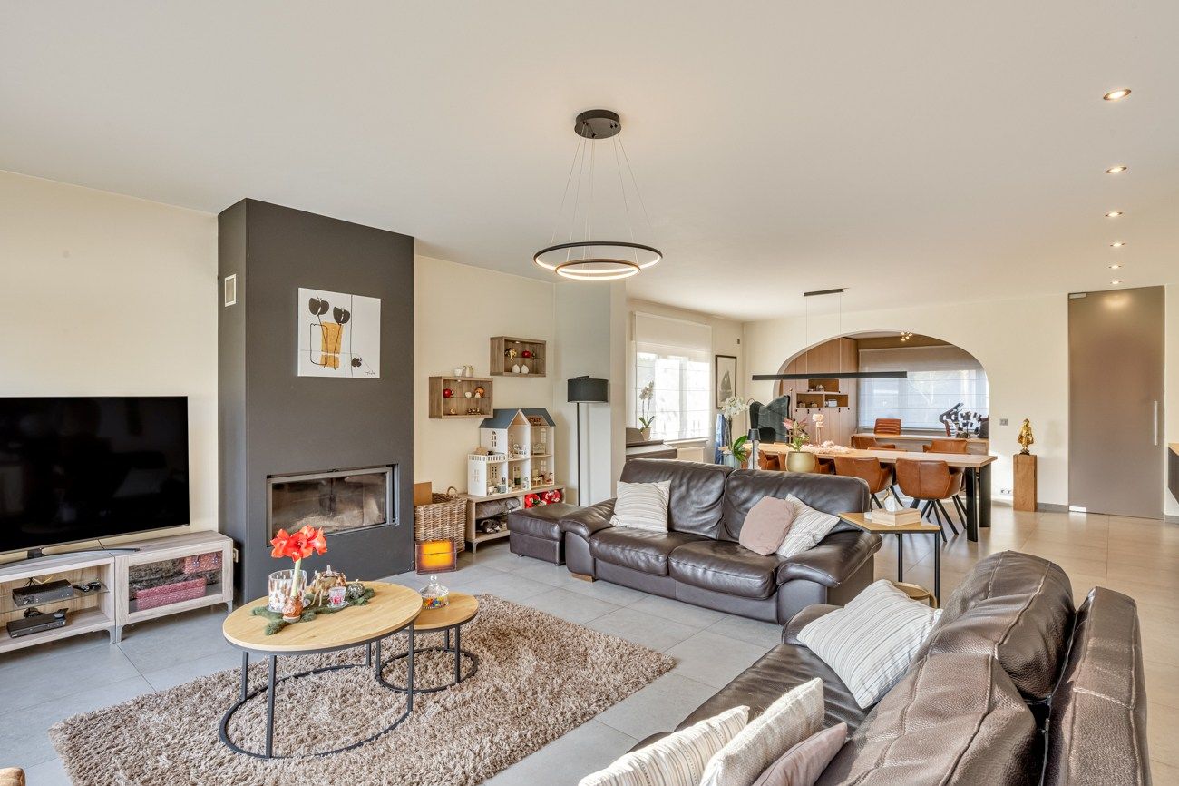 Instapklare open bebouwing met 4 slaapkamers en 2 badkamers foto 12