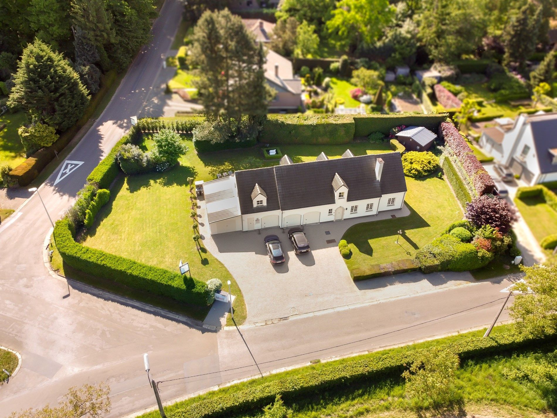 Hoofdfoto van de publicatie: Knappe villa op residentiele toplocatie!