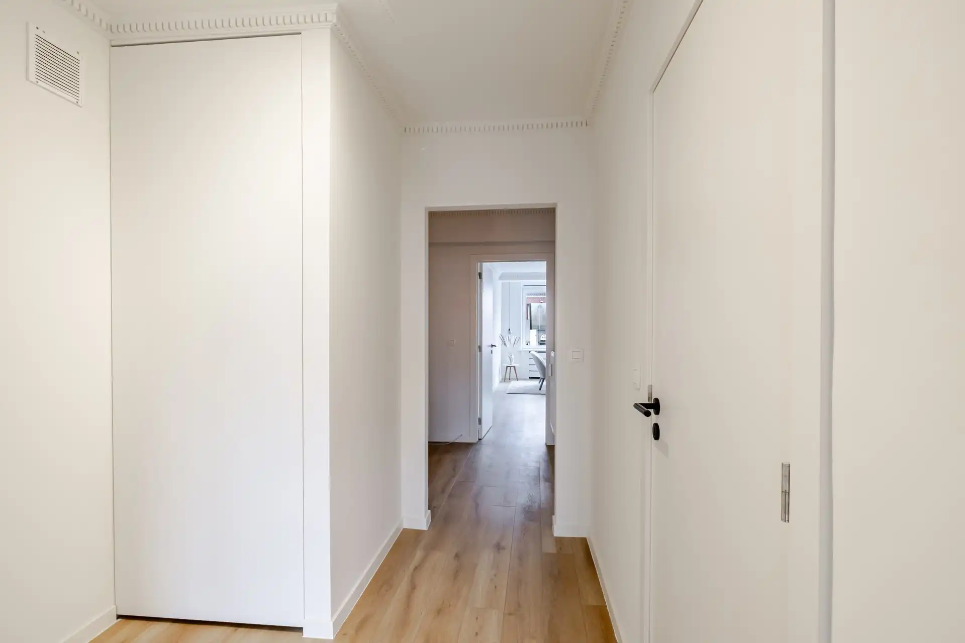 Volledig gerenoveerd 2 slaapkamerappartement in hartje Aalst foto 17