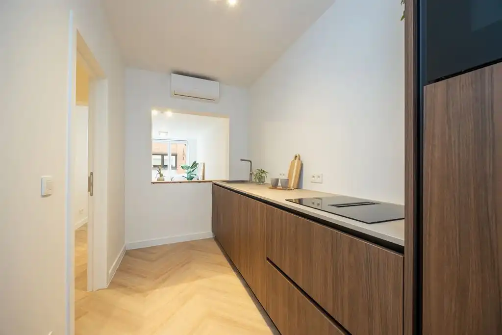 Gerenoveerd gelijkvloers appartement met grote tuin foto 8