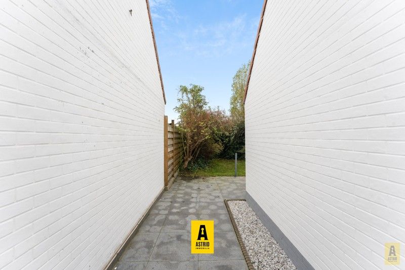 Instapklaar vakantiehuisje (3 slpks) met parkeerplaats vlakbij zee! foto 17