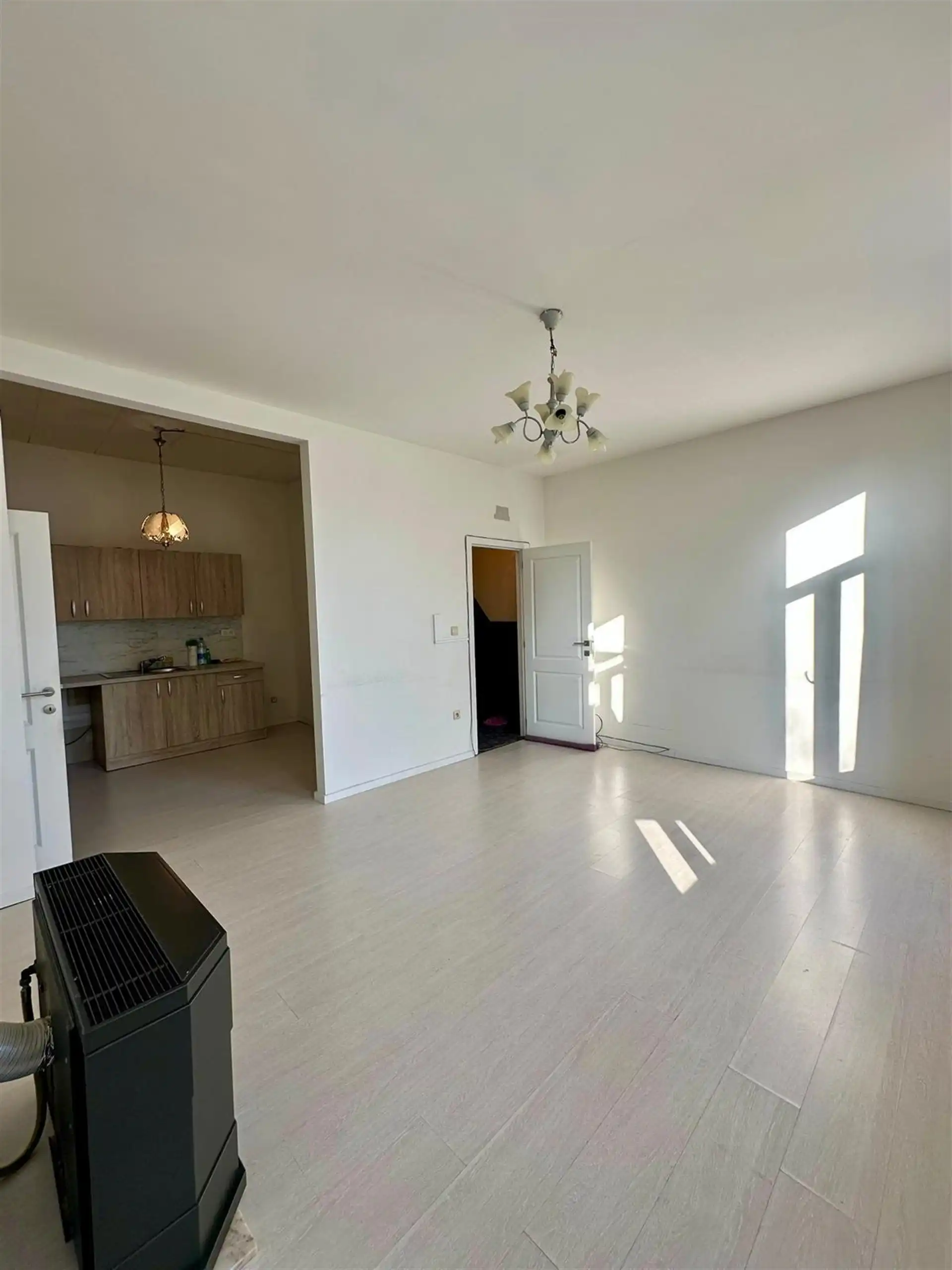 Te renoveren woning met veel potentieel in Berchem!  foto 8