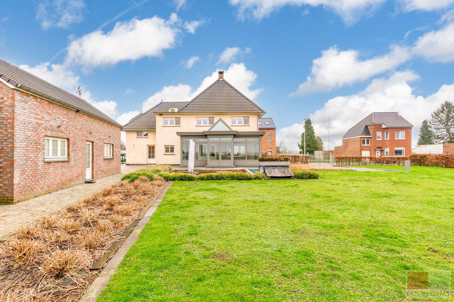 Deze ruime landelijk gelegen woning, met een woonoppervlakte van circa 287 m² en gelegen op een perceel van 3969 m², is voorzien van alle moderne comfort. foto 27