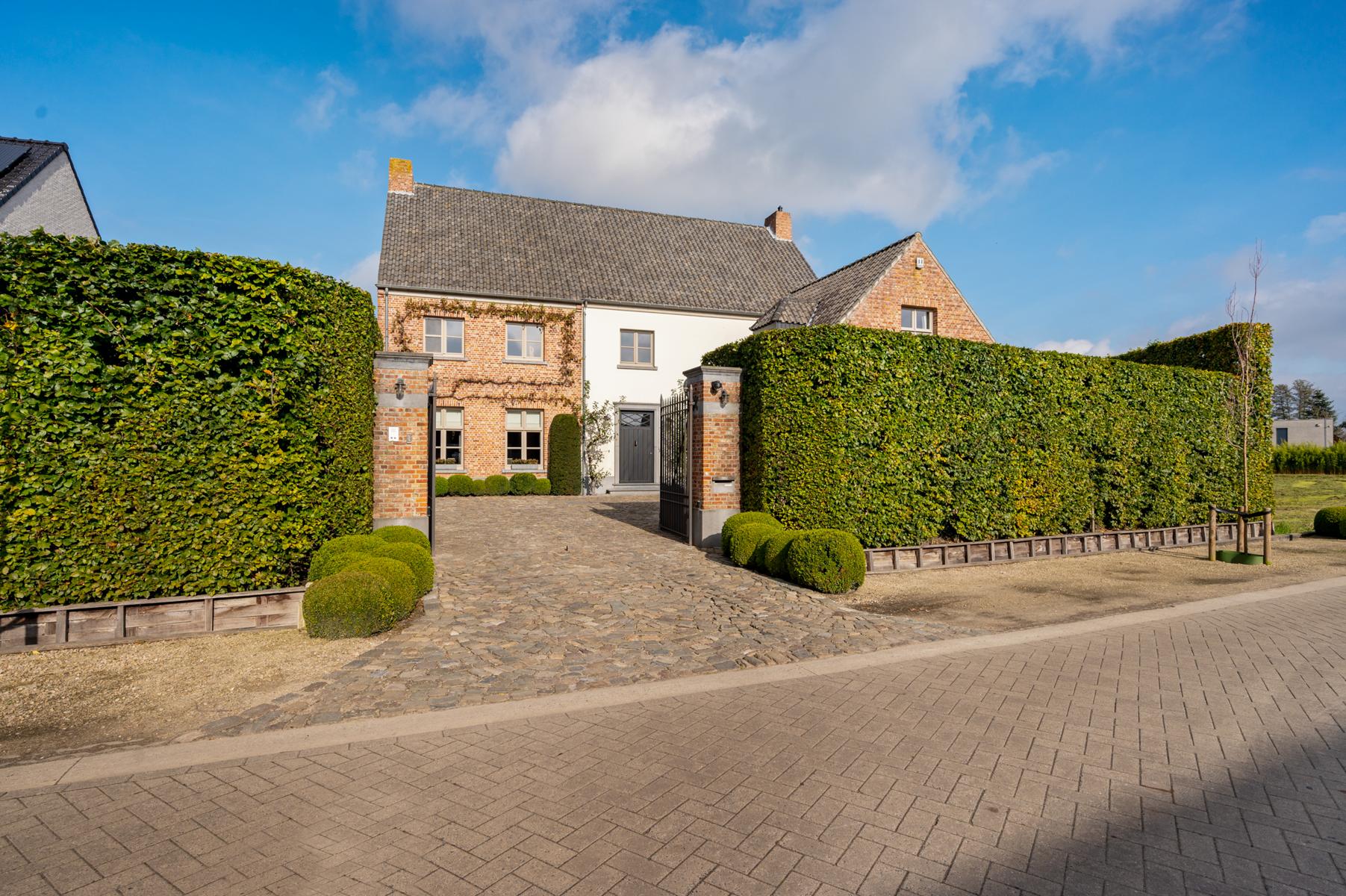 Prachtige instapklare villa met zwembad en poolhouse. foto 3