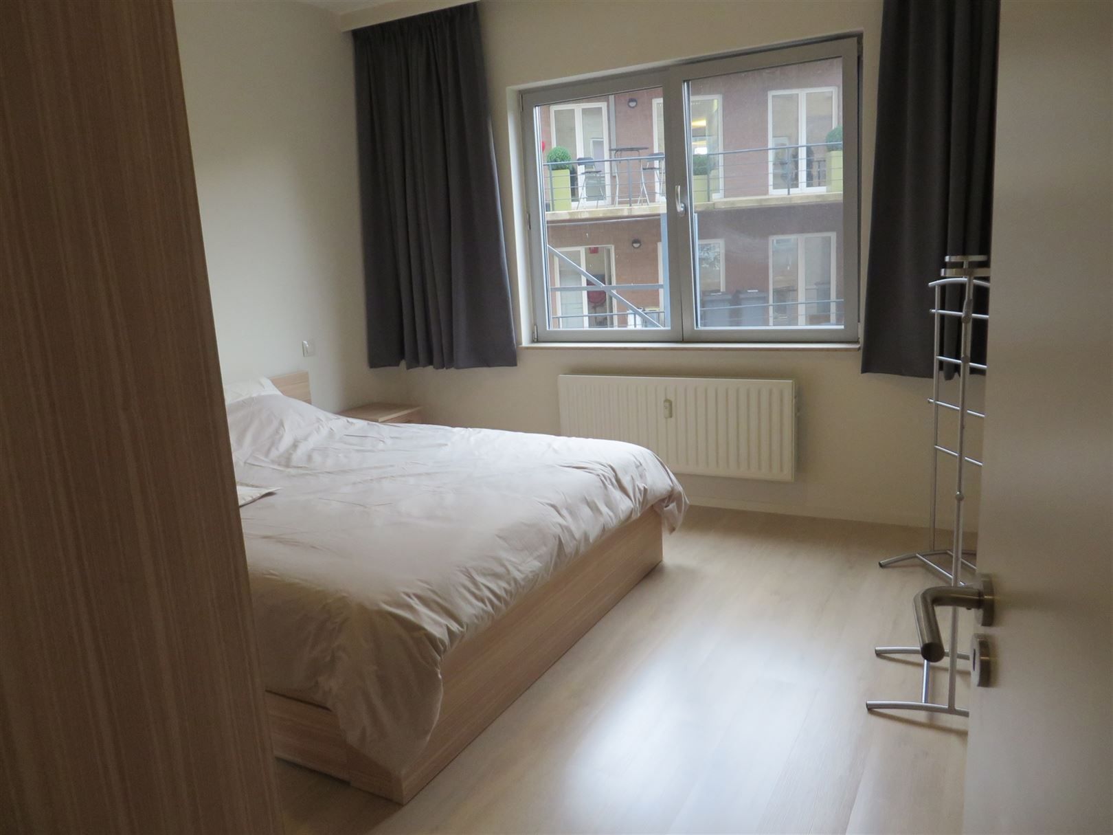 Gemeubeld appartement met één slaapkamer en parking op Antwerpen Zuid! foto 8