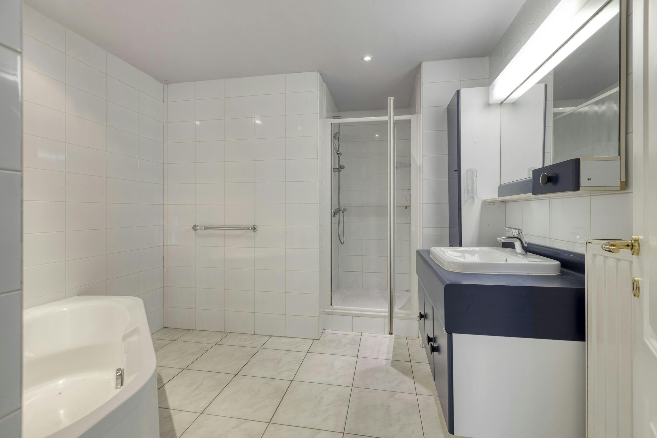 Opbrengsteigendom met 2 appartementen en hangaar te Lummen foto 16