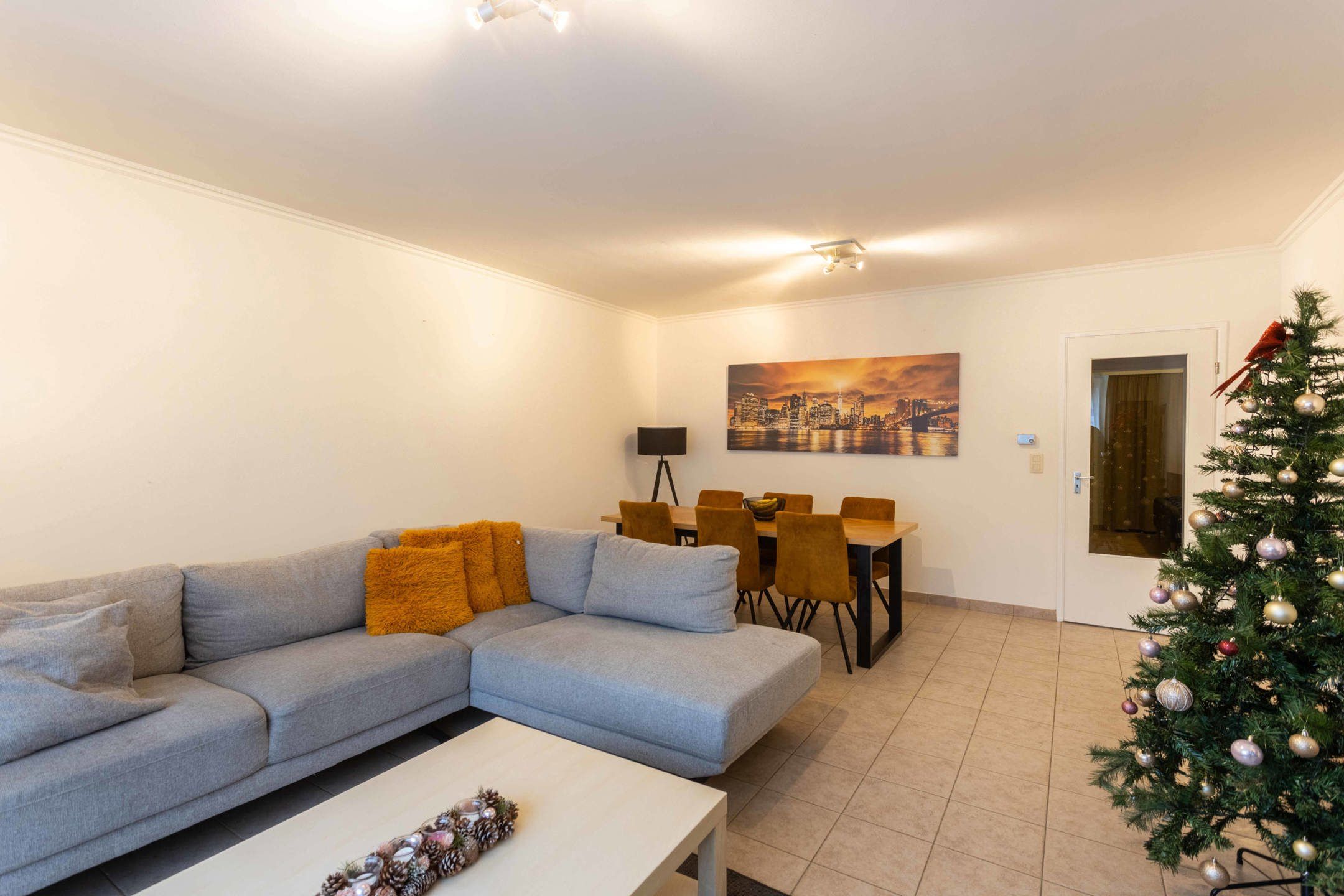 Ruim en lichtrijk appartement met garagebox op centrale locatie foto 5