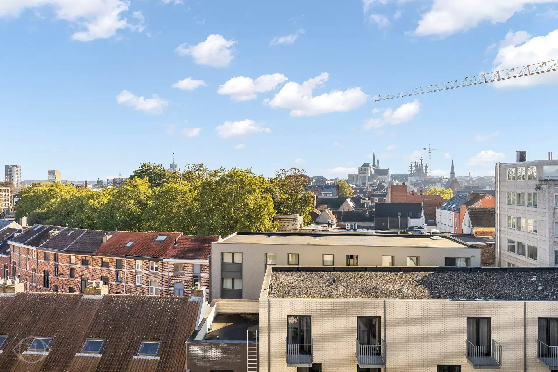 Ruim appartement met terras, parking en prachtig uitzicht foto 12