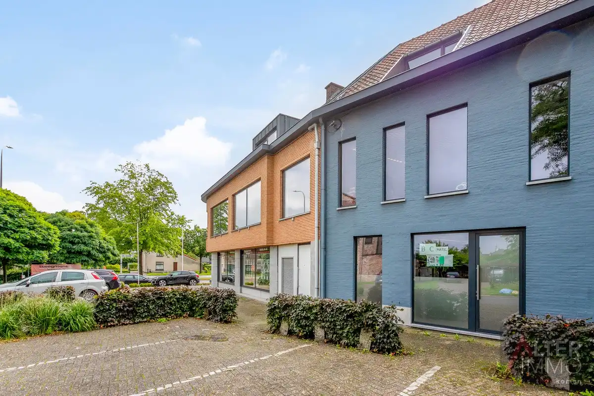 Kantoorruimte 60m² in bedrijfspand op top locatie! foto {{pictureIndex}}