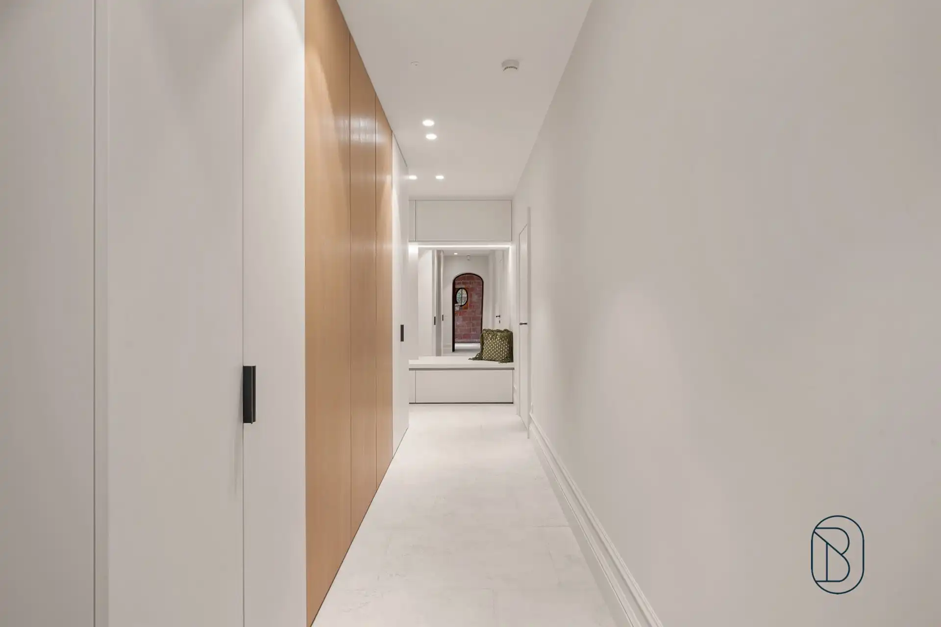 Prachtig afgewerkte franse villa met bijgebouw en zwembad foto 44
