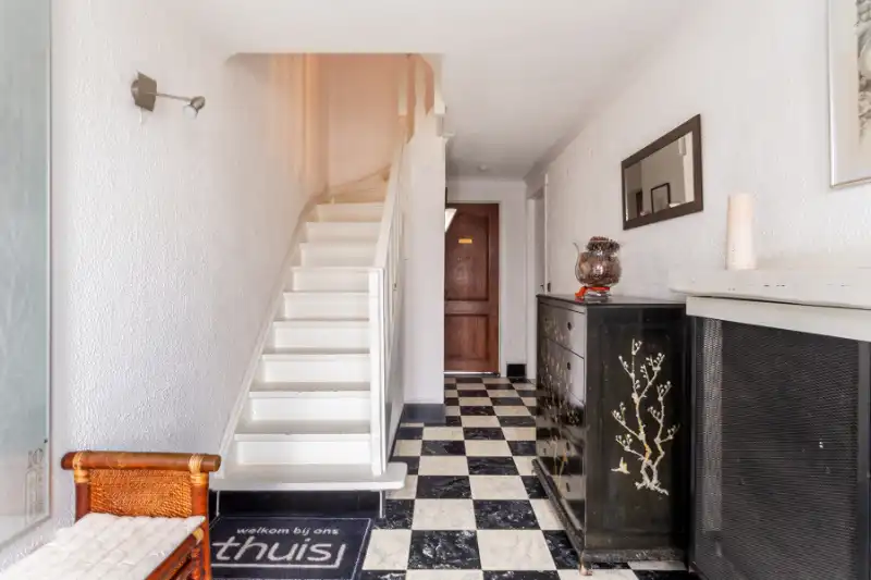 Ruime woning op toplocatie, mooie tuin, instapklaar! foto 3