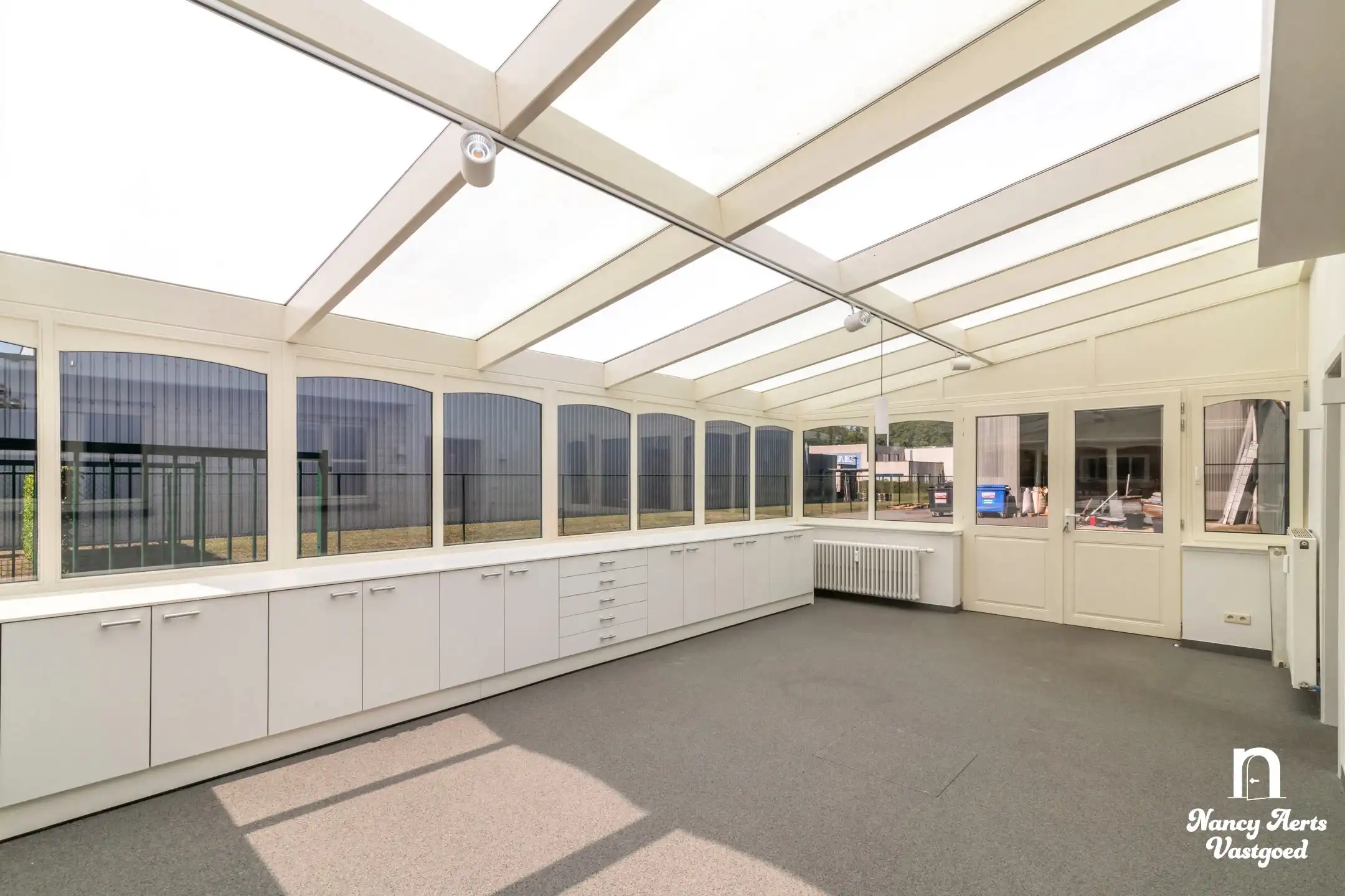 Loods van 550 m² met kantoor en woning met 4 slaapkamers foto 56