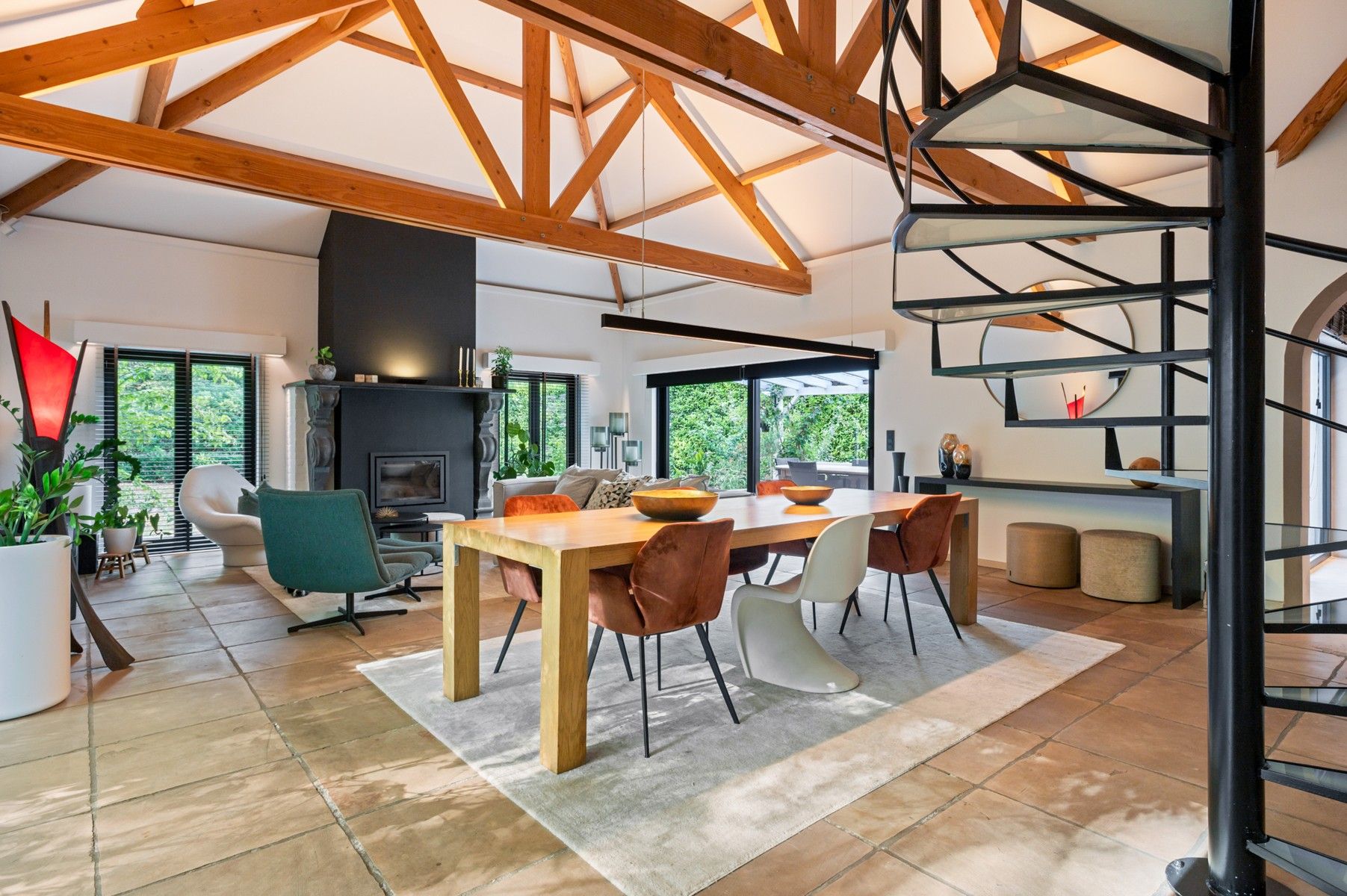 Ruime woning in een oase van groen en rust foto {{pictureIndex}}