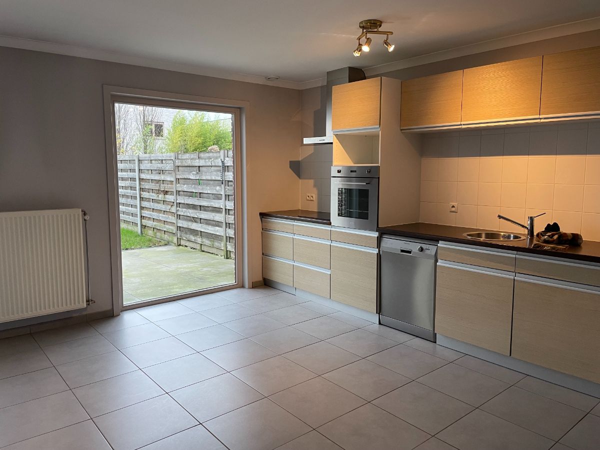 EENGEZINSWONING + tuin foto 12