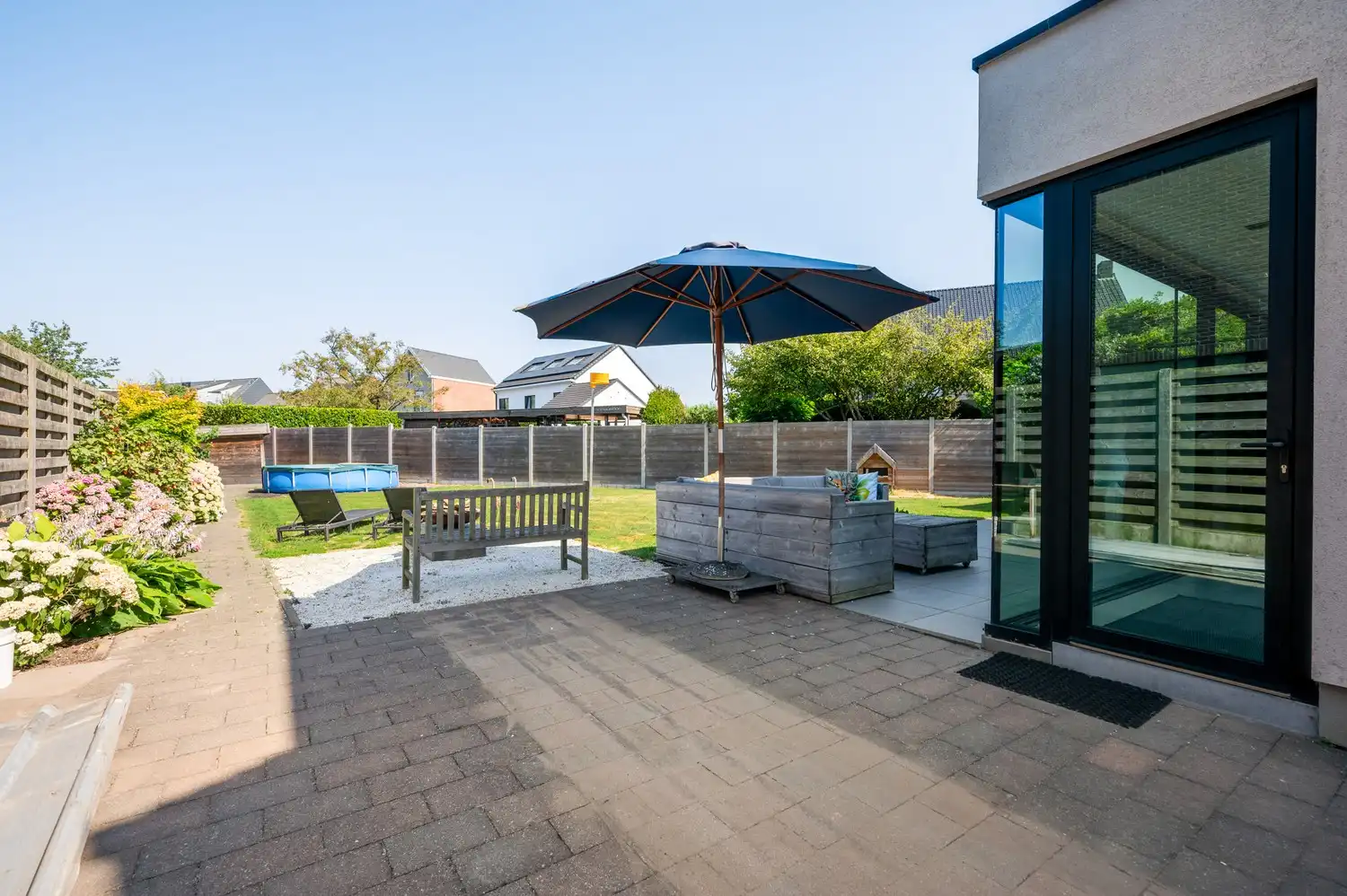 Instapklare, gerenoveerde woning met garage op toplocatie in Broechem! foto 22