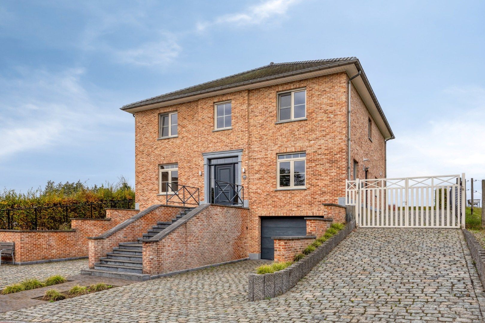  Open bebouwing met 4 ruime slaapkamers, bureau en 2 garages, tuin en terras in Bertem – EPC 133 kWh/m² foto {{pictureIndex}}