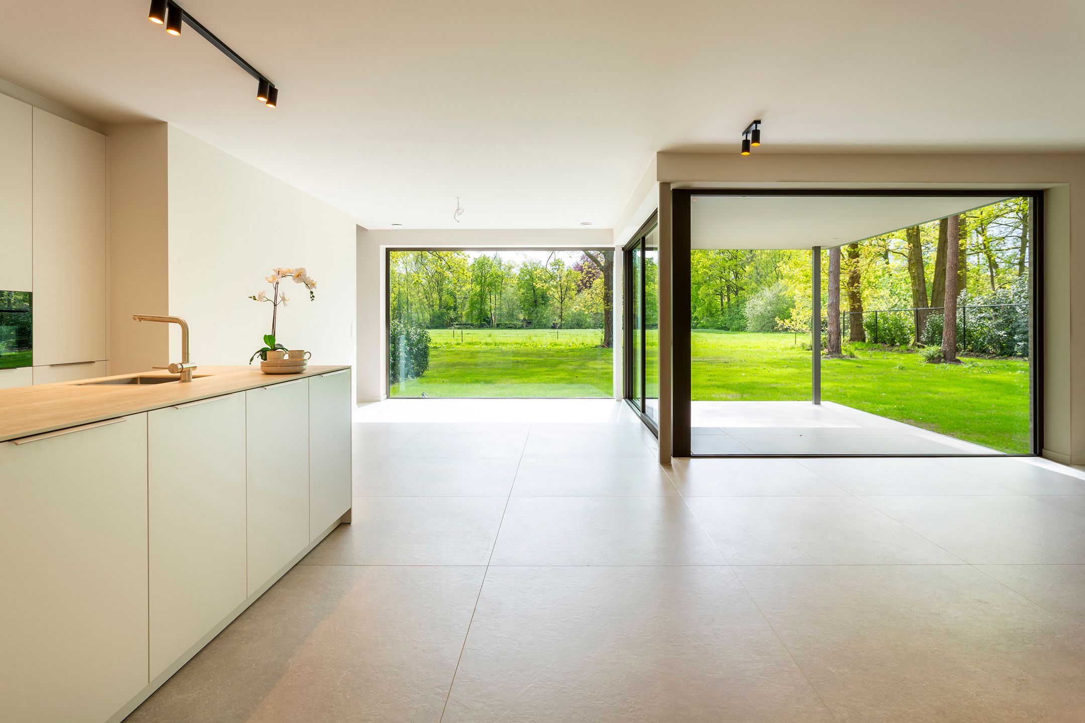 nieuwbouw luxevilla met riante tuin foto 2