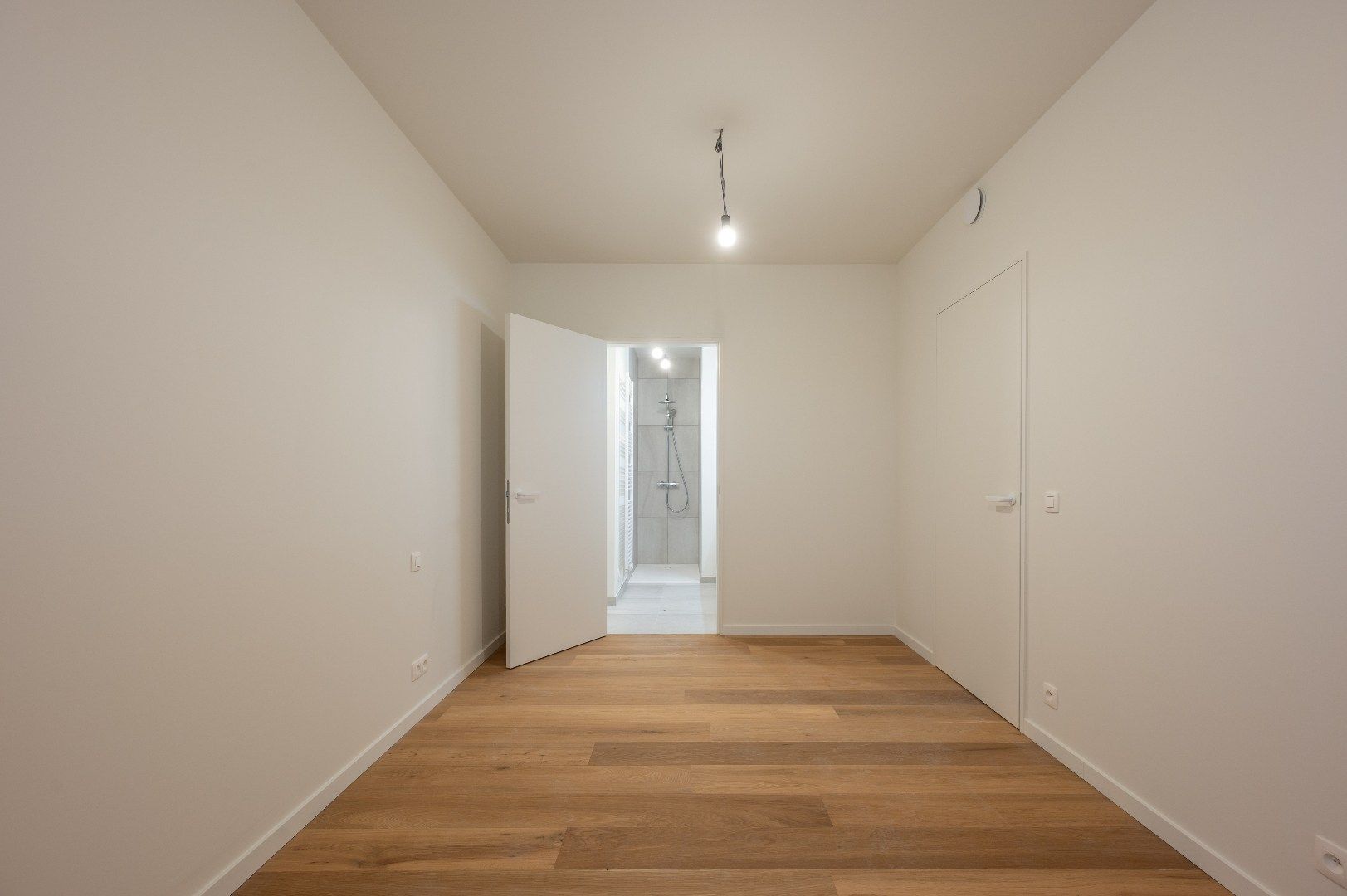 HOOST is een iconische toren met een expressief gevelontwerp op enkele honderden meters van de zee foto 13