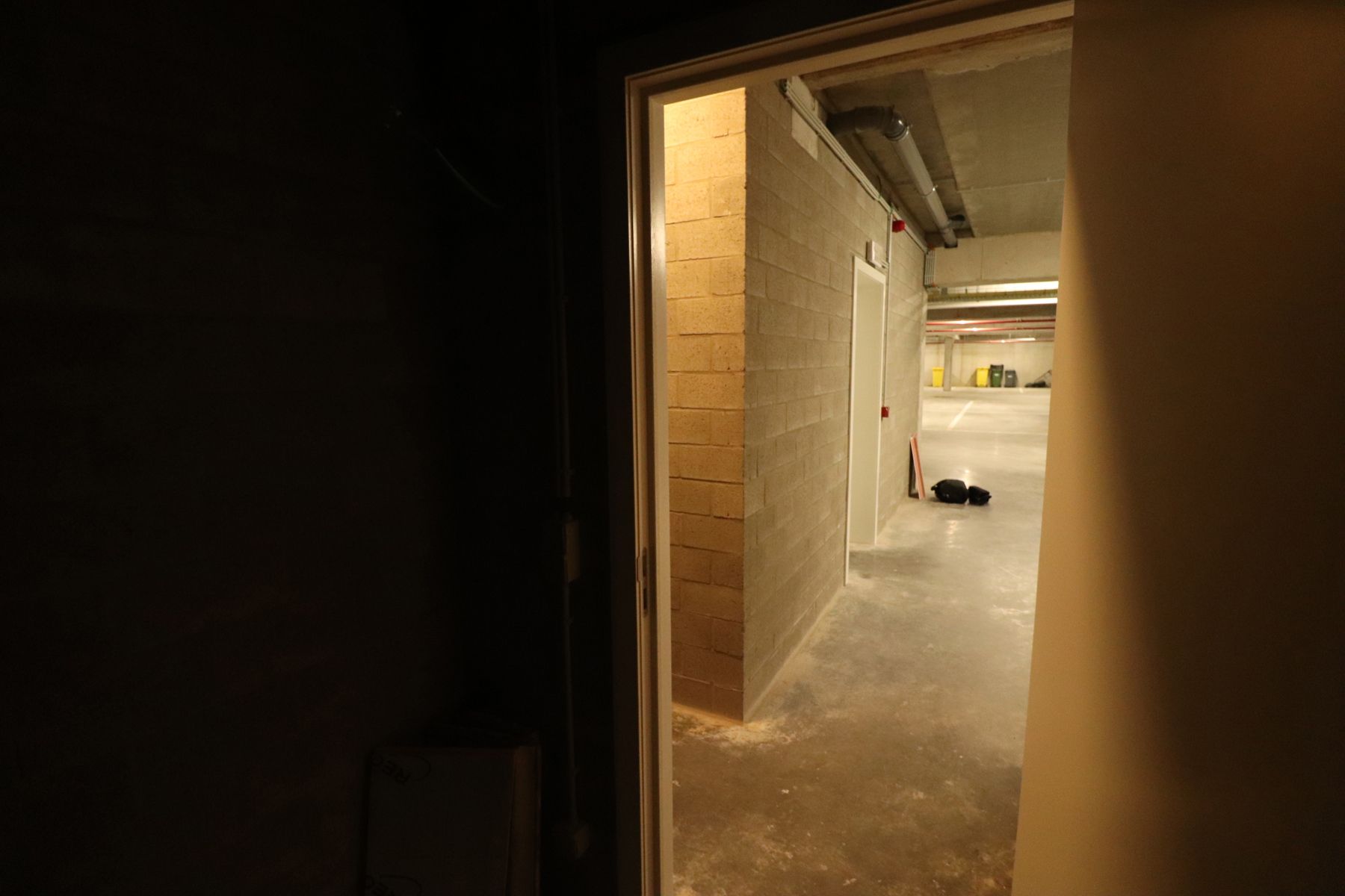 Prachtig 2-slaapkamerappartement met lift op de 1ste verdieping links met zonnig terras, ondergrondse autostaanplaats en berging. foto 15