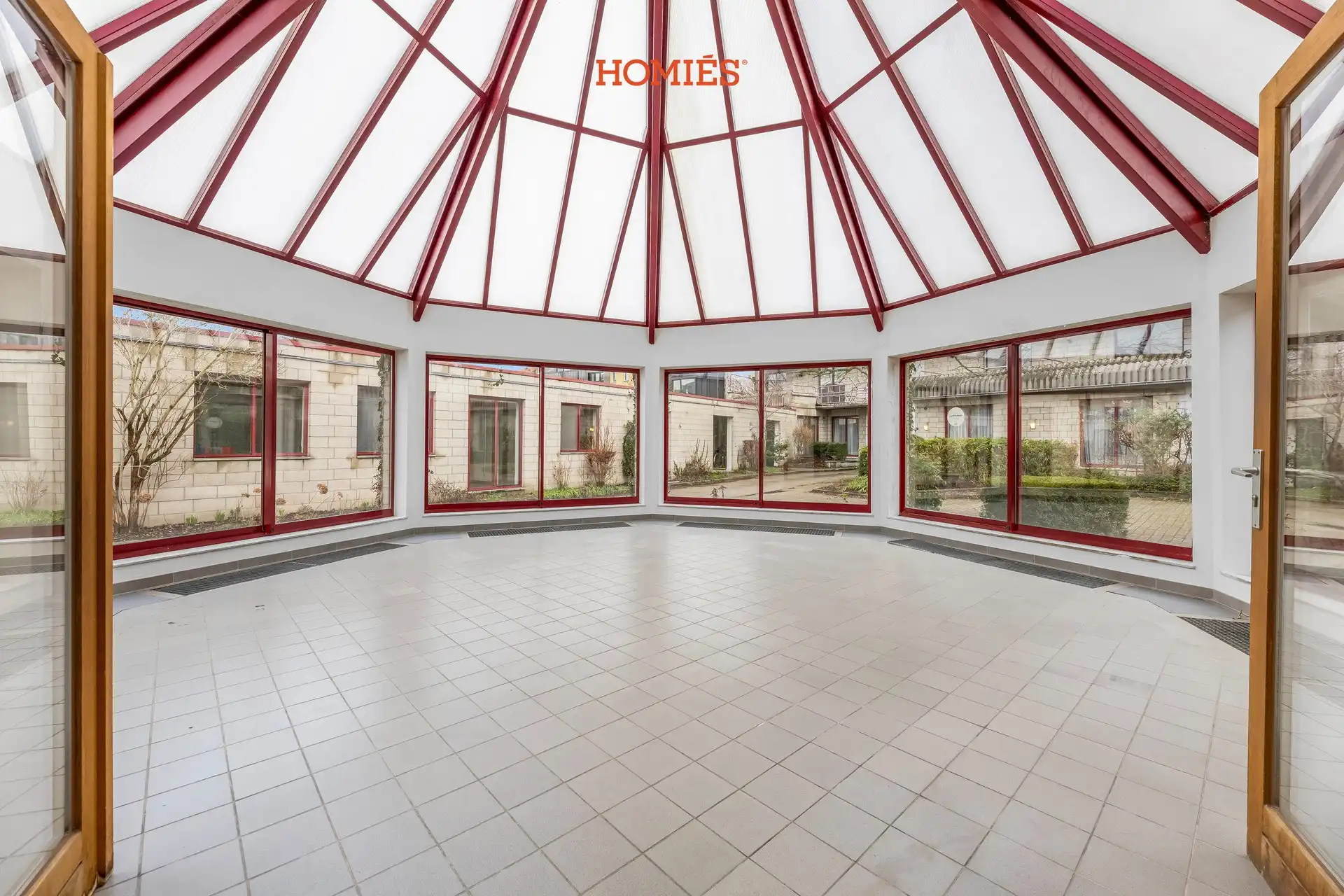 Veelzijdig handelspand met 9 parkeerplaatsen op toplocatie foto 6