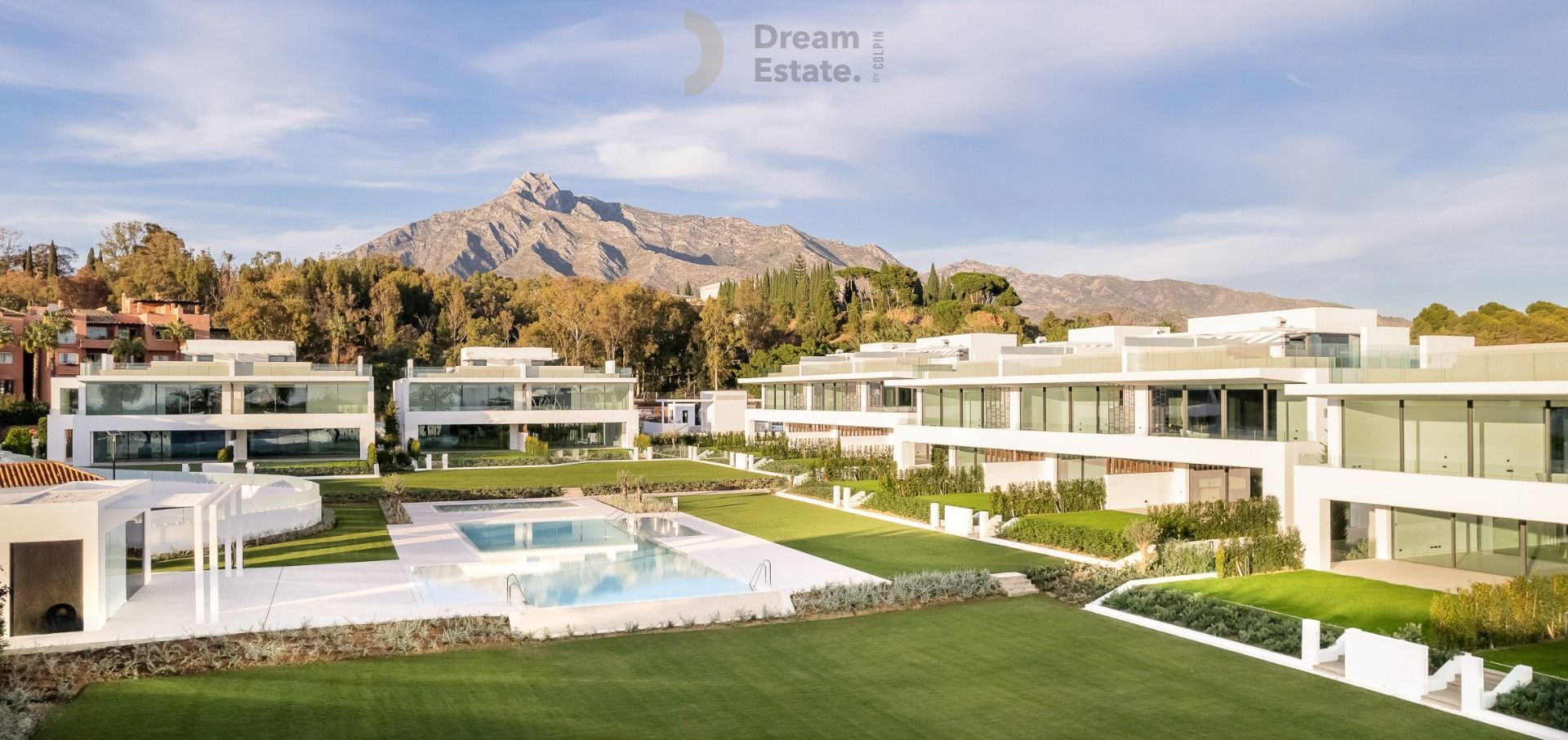 Top notch villa langs de Golden Mile met zicht op zee, Marbella. foto 2