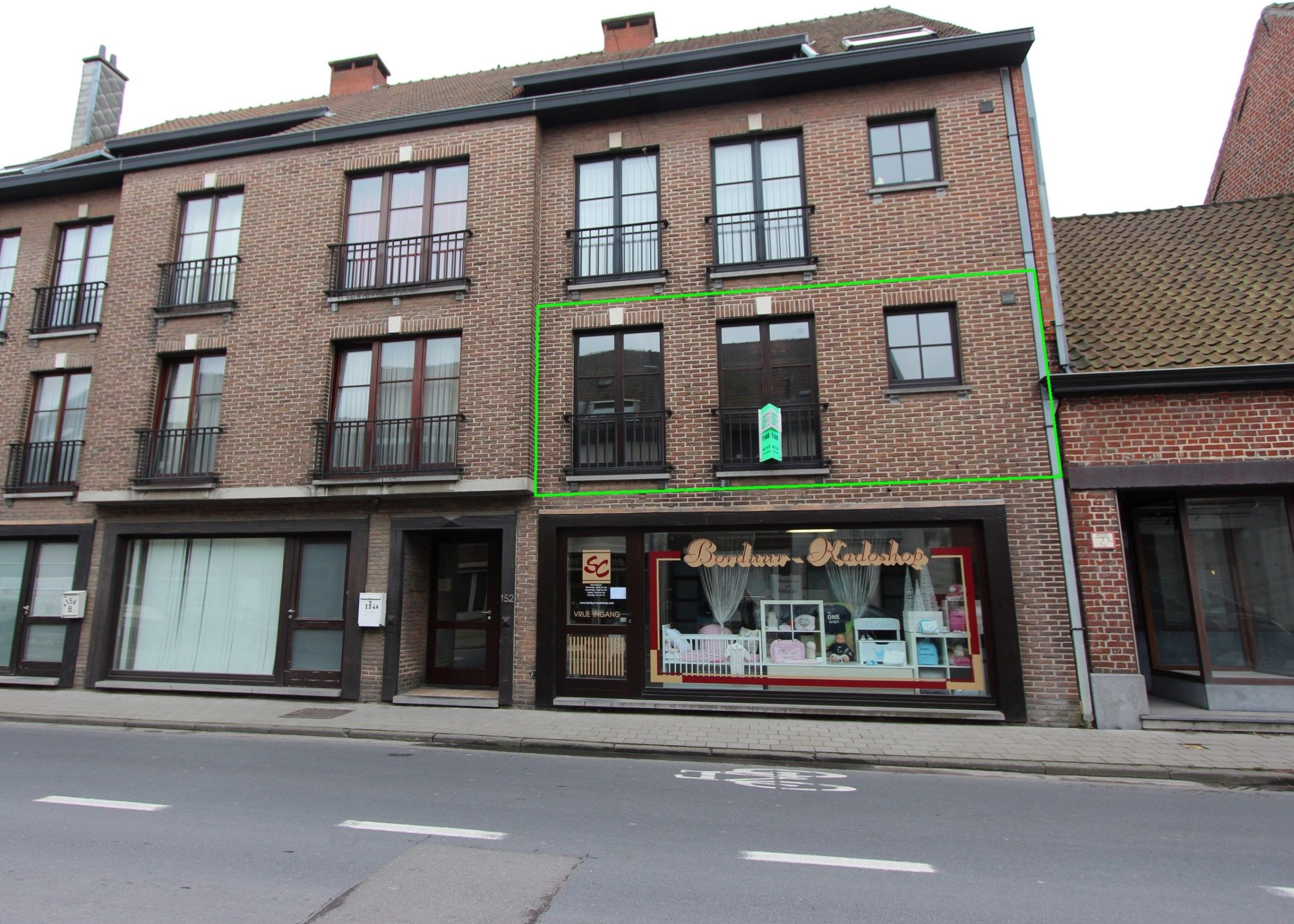 CENTRAAL GELEGEN, RUIM APPARTEMENT MET GARAGE foto {{pictureIndex}}