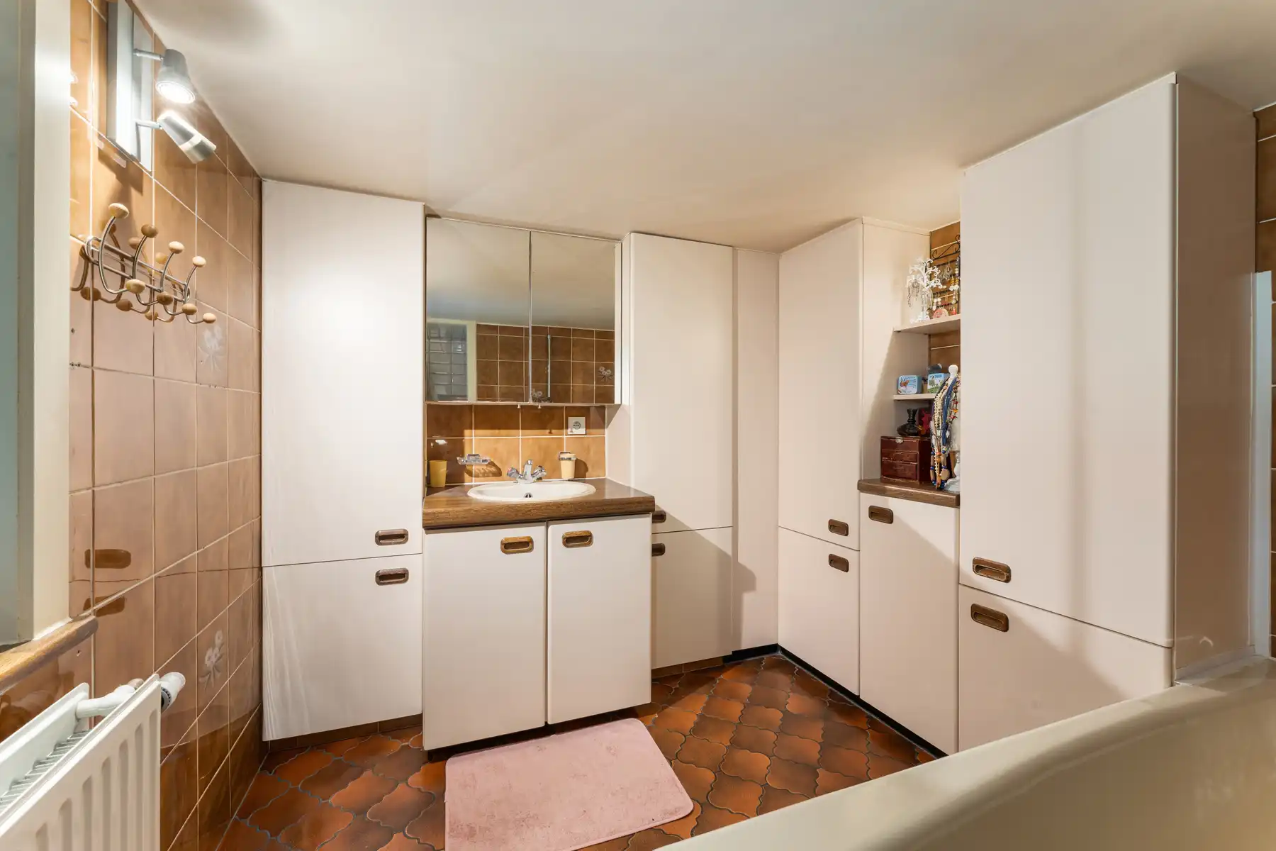 Landhuis met 2 magazijnen, rustig gelegen op 5.388 m² foto 25