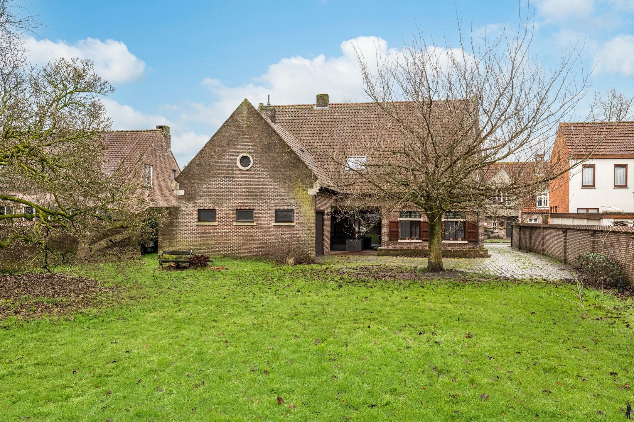 Grotendeels gerenoveerde villa met 4-5 slpk. in centrum Ravels foto 2