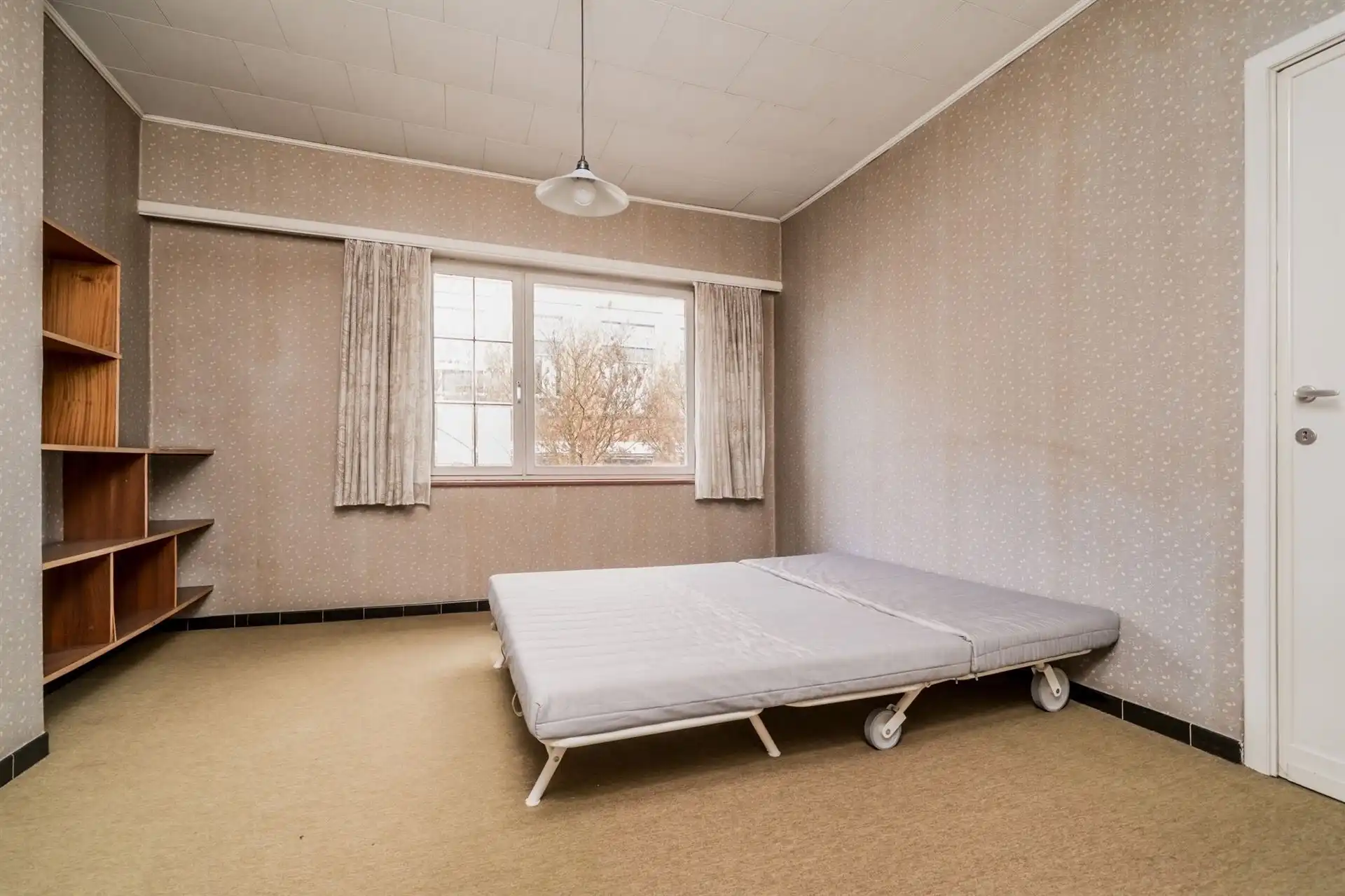 Te renoveren woning met 4 slpks en tuin. foto 16
