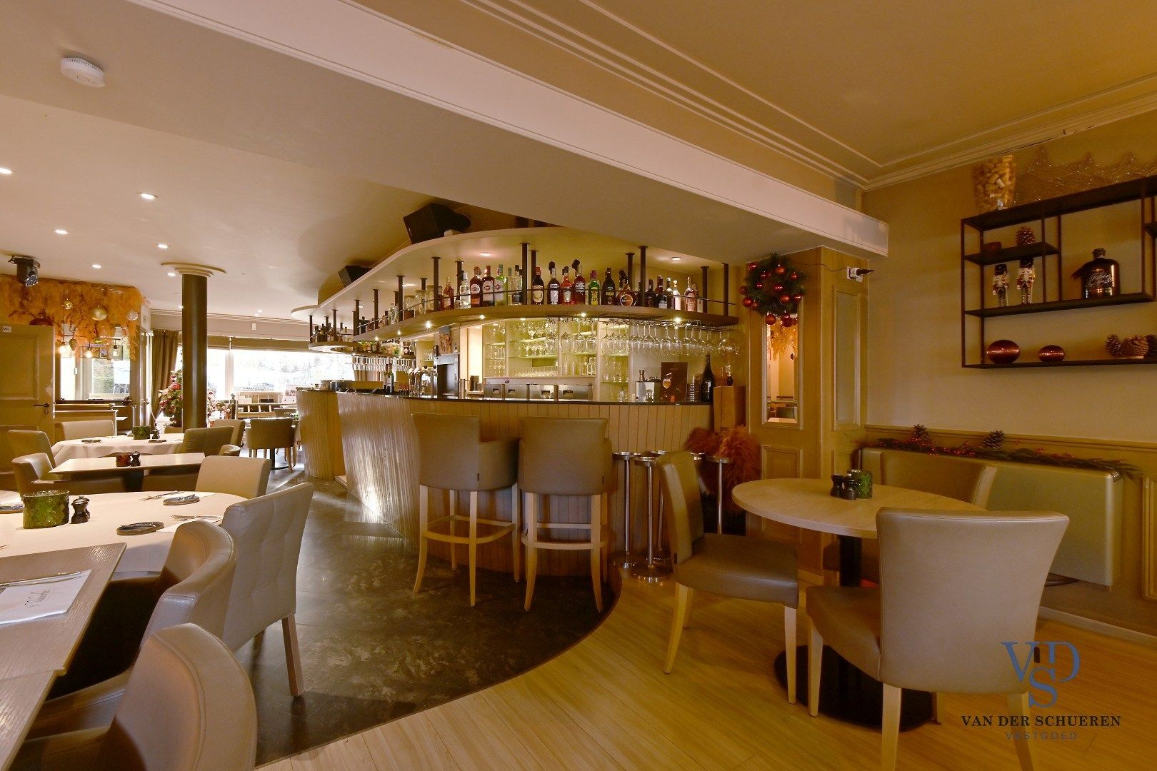 Handelspand (>300 m²) en 2 appartementen. foto 6