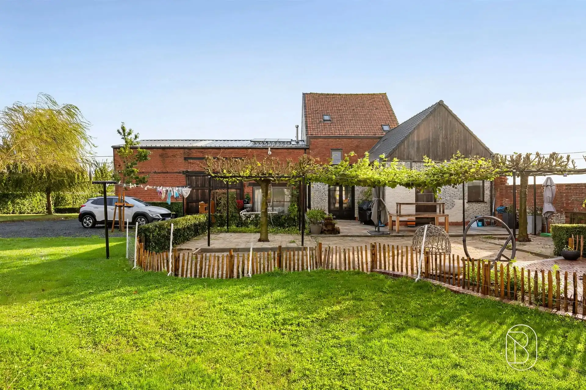 Ruime landelijke woning met 5 slpk, loods en tuin foto {{pictureIndex}}