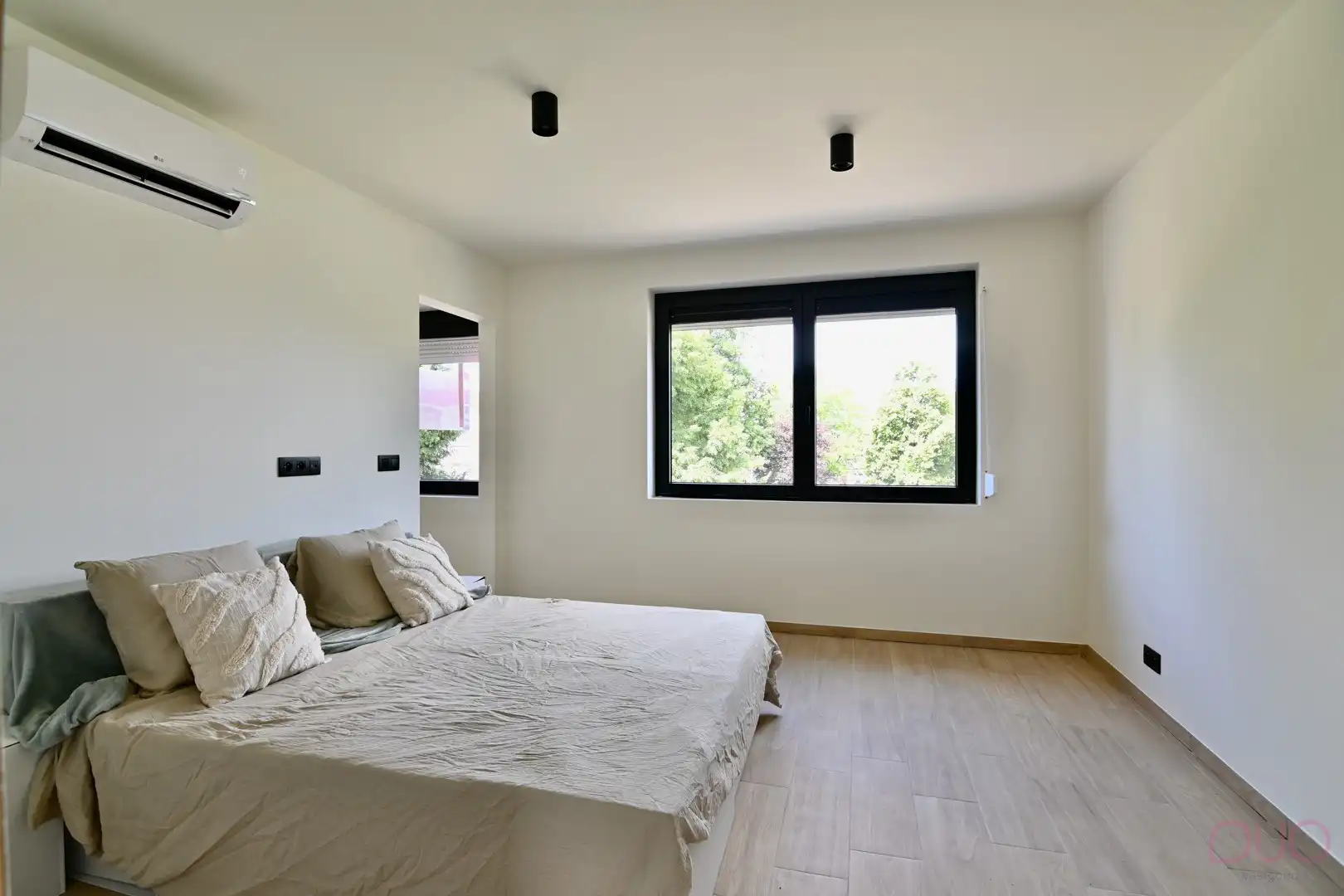 Volledig gerenoveerde woning met garage, terras en tuin - instapklaar afgewerkt! foto 14
